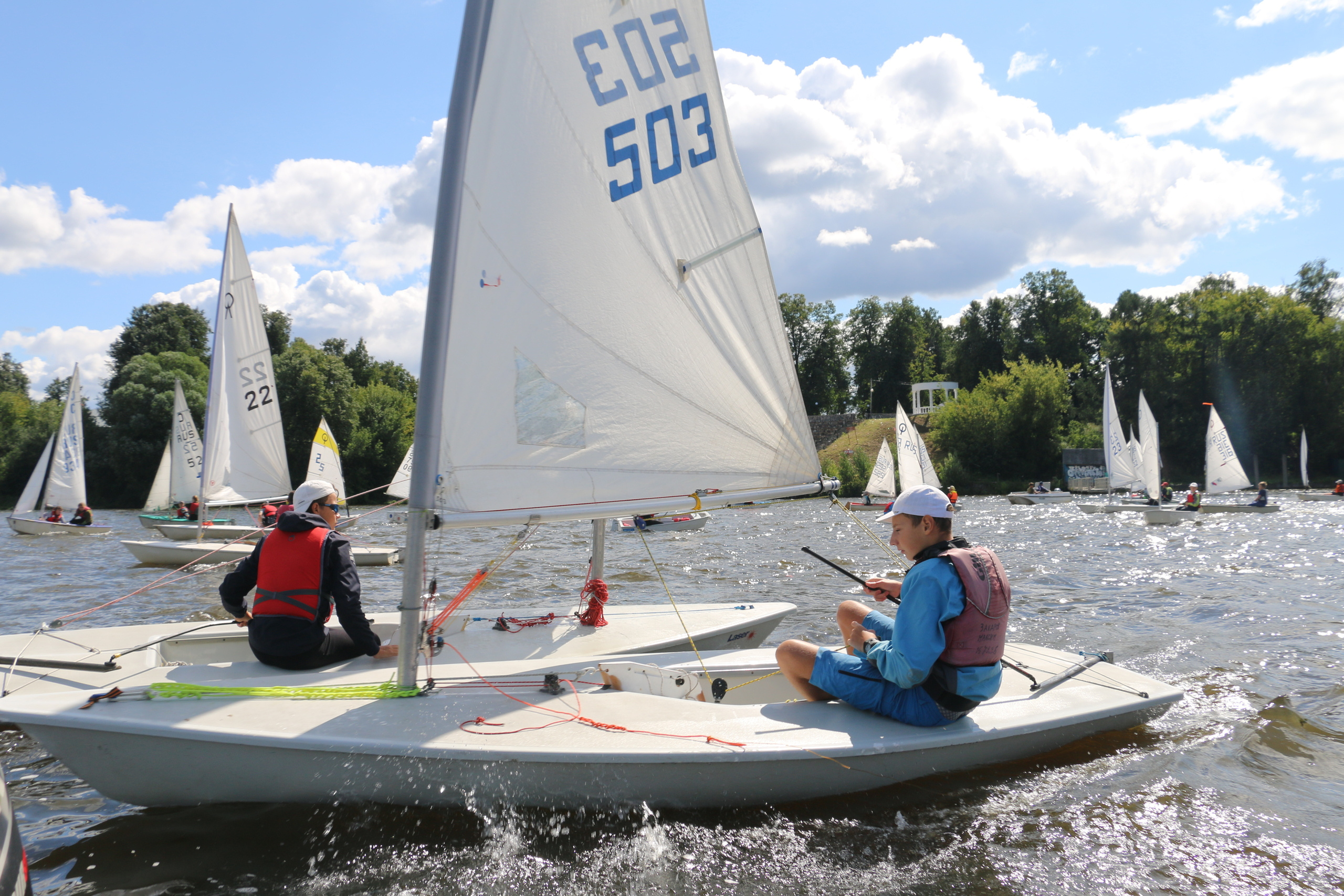 Парусный спорт, фото яхты, спортсмены, детский спорт, яхтинг, парус, у. Мария Ткаченко. Документальная фотография