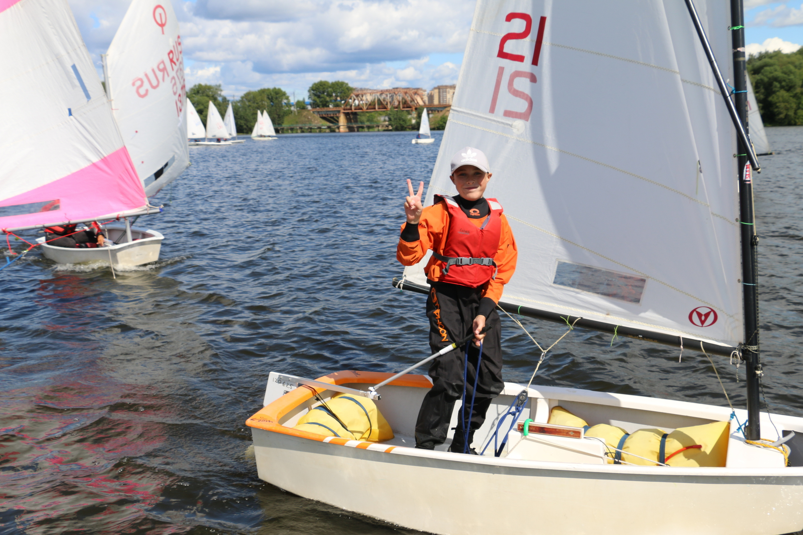 Парусный спорт, фото яхты, спортсмены, детский спорт, яхтинг, парус, у. Мария Ткаченко. Документальная фотография