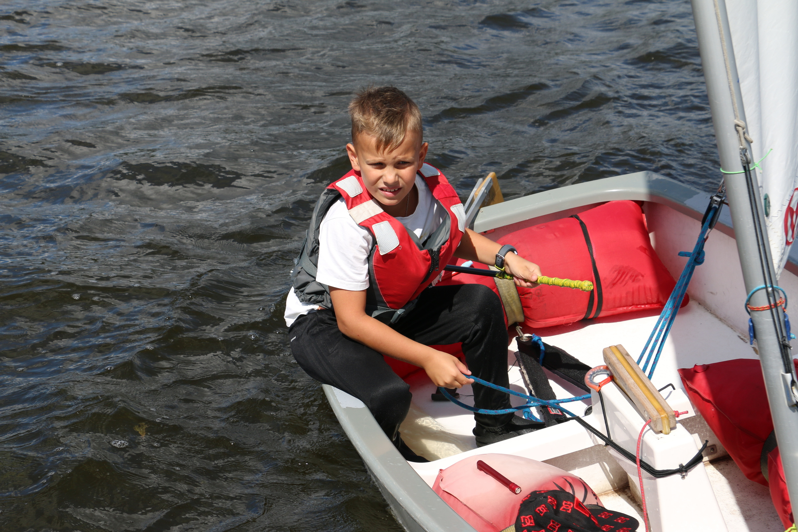 Парусный спорт, фото яхты, спортсмены, детский спорт, яхтинг, парус, у. Мария Ткаченко. Документальная фотография