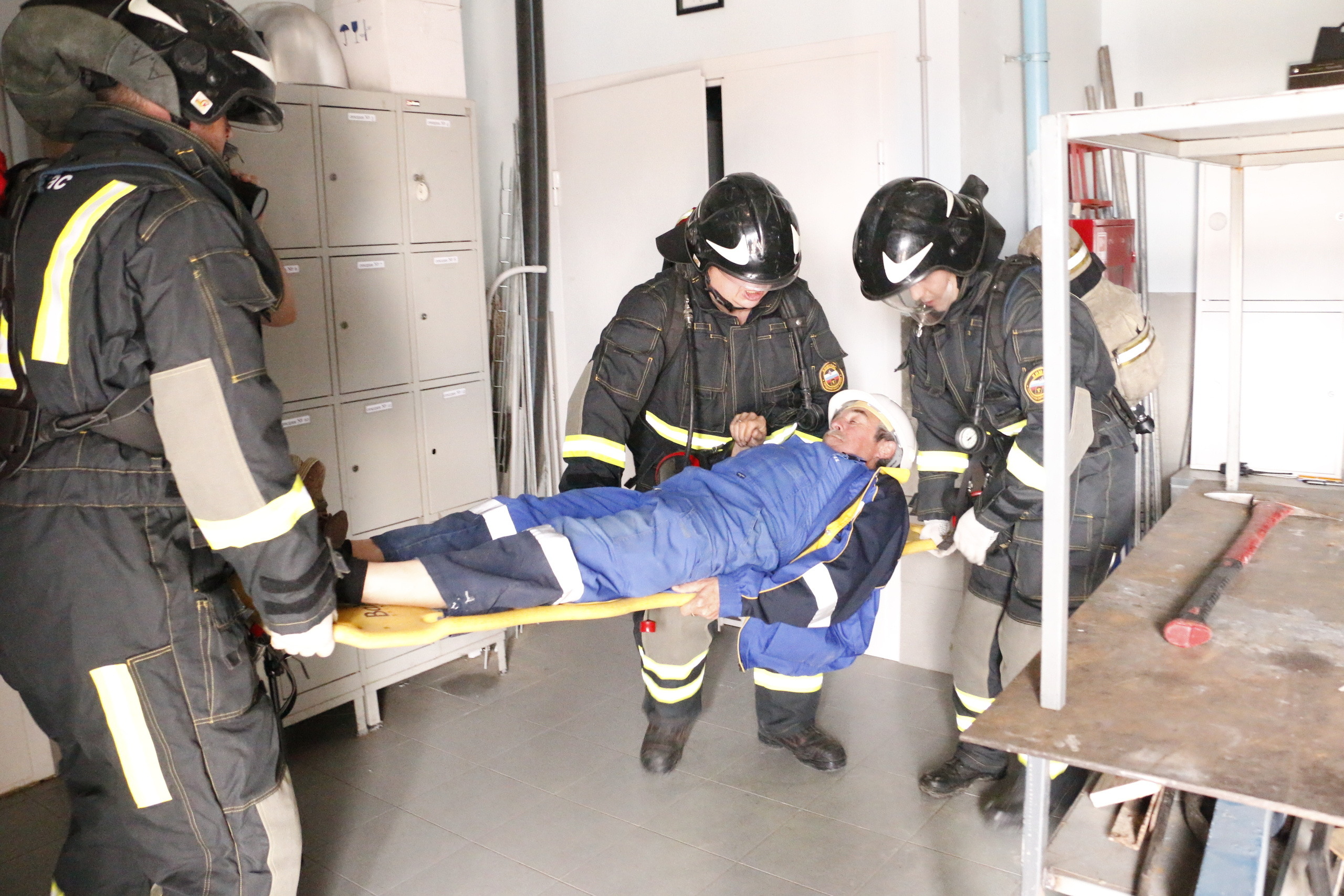 Спасательная операция, учения, служба спасения, мчс в работе, служба с. Мария Ткаченко. Документальная фотография