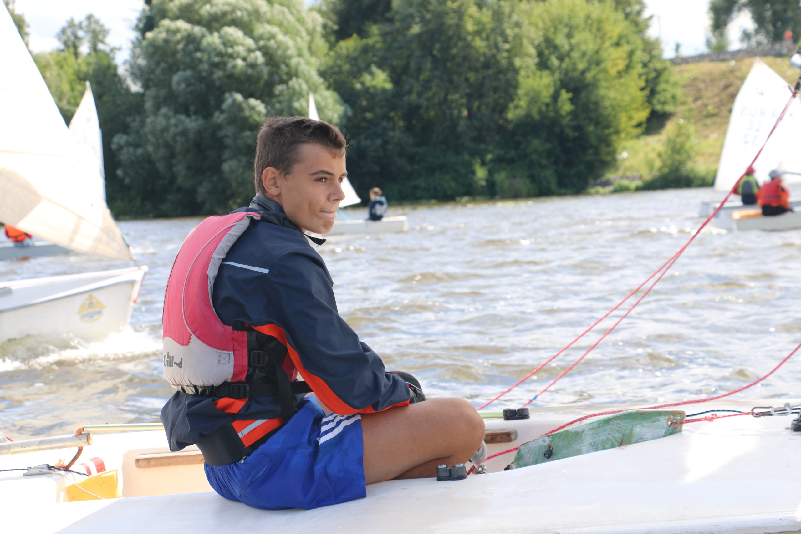 Парусный спорт, фото яхты, спортсмены, детский спорт, яхтинг, парус, у. Мария Ткаченко. Документальная фотография