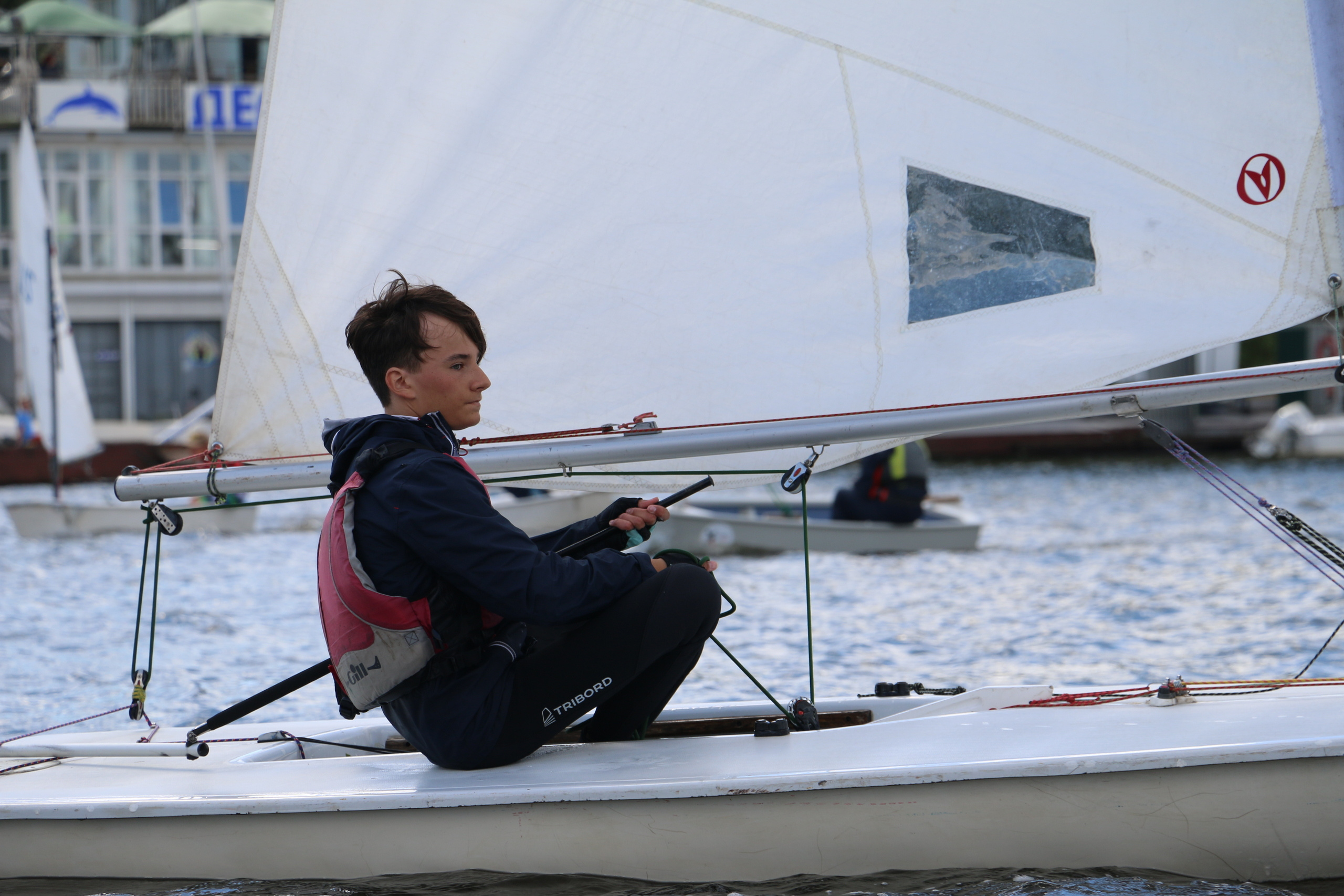 Парусный спорт, фото яхты, спортсмены, детский спорт, яхтинг, парус, у. Мария Ткаченко. Документальная фотография