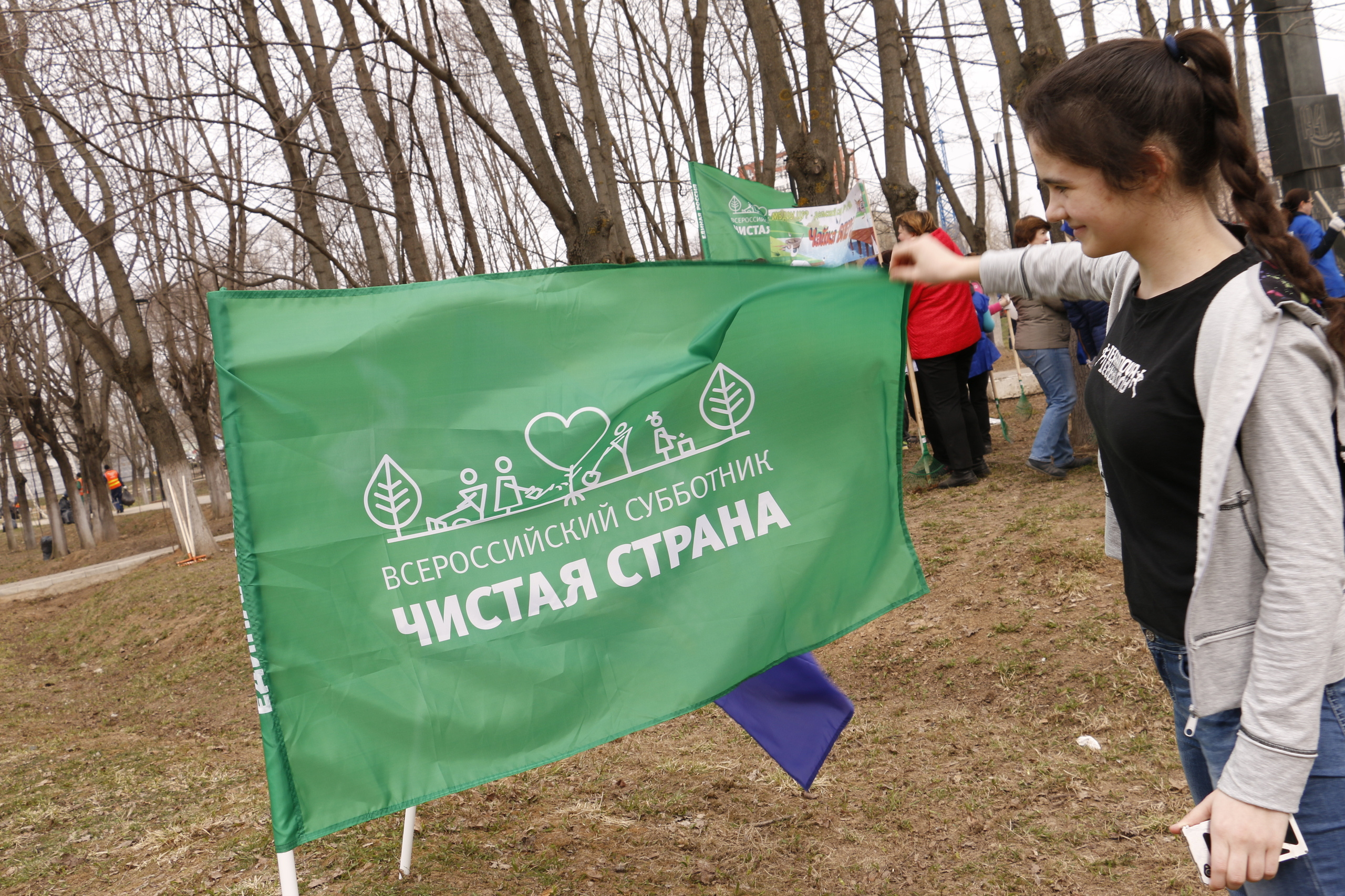 Благоустройство, строительство, субботник экология, посадка деревьев,. Мария Ткаченко. Документальная фотография