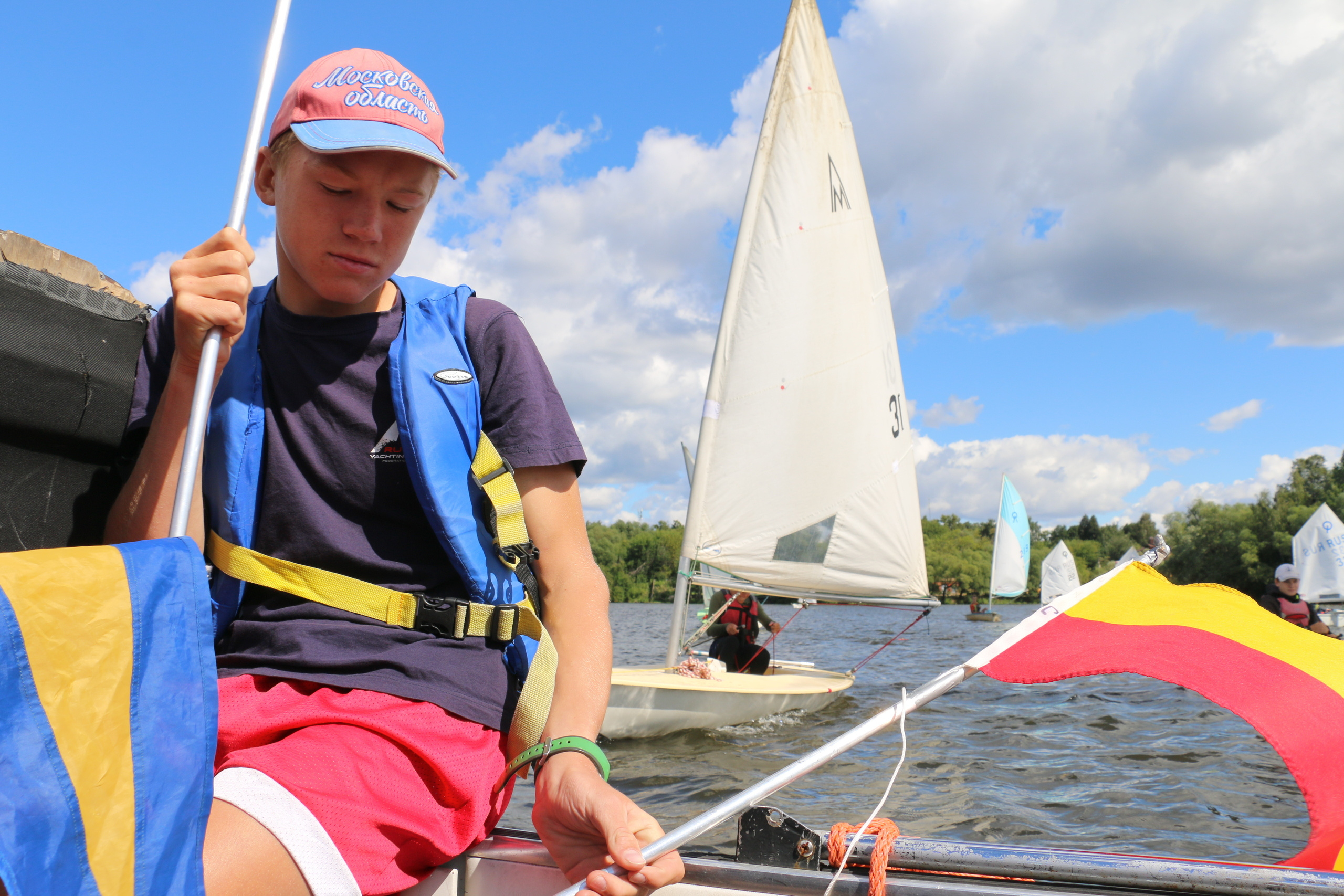 Парусный спорт, фото яхты, спортсмены, детский спорт, яхтинг, парус, у. Мария Ткаченко. Документальная фотография