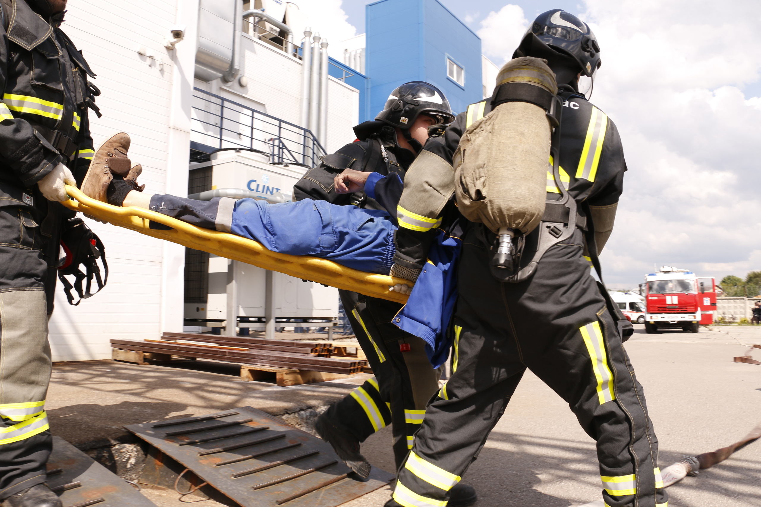 Спасательная операция, учения, служба спасения, мчс в работе, служба с. Мария Ткаченко. Документальная фотография