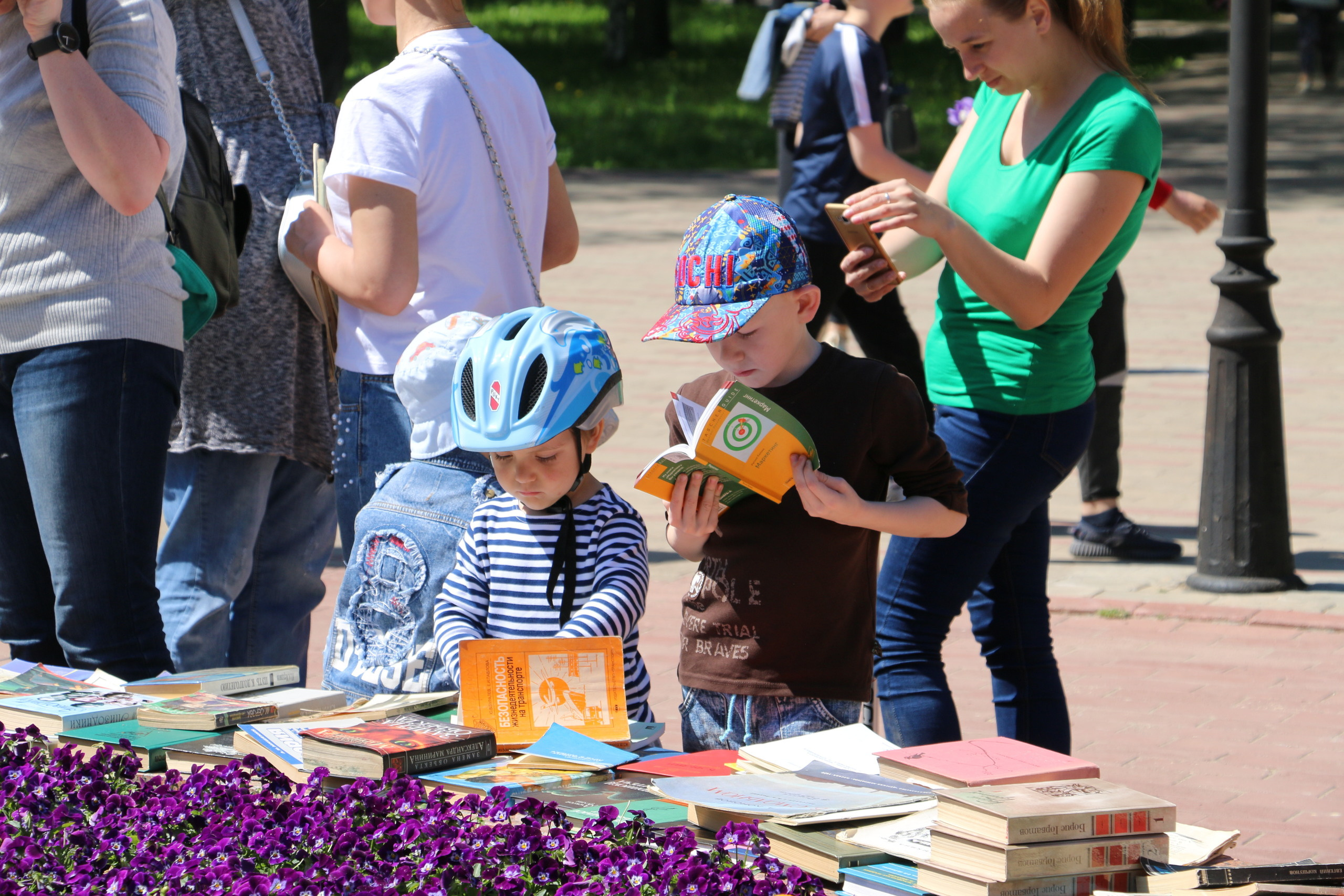Благотворительная акция, сбор макулатуры, благотворительность, сбор ср. Мария Ткаченко. Документальная фотография