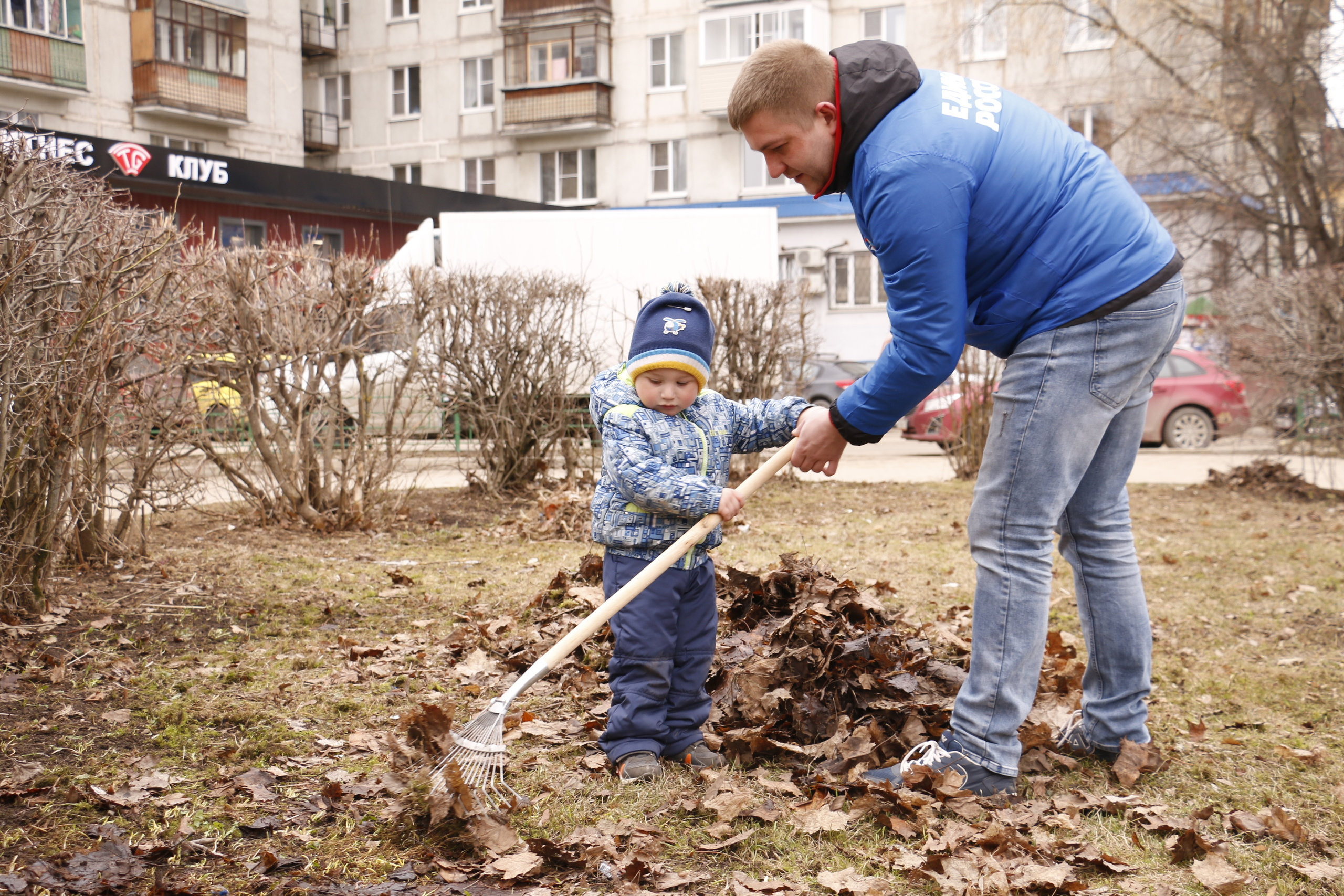 Благоустройство, строительство, субботник экология, посадка деревьев,. Мария Ткаченко. Документальная фотография