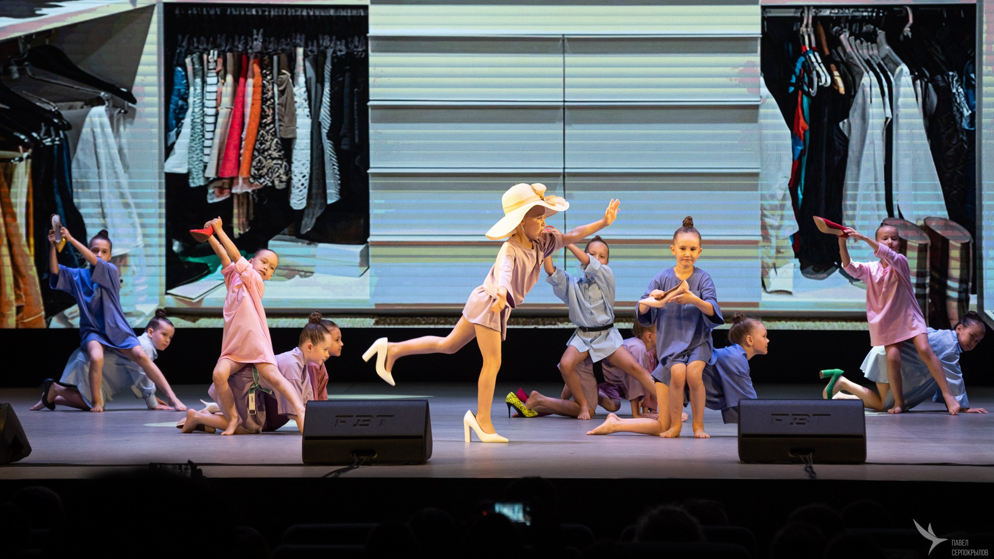 Сольный концерт хореографического ансамбля Аллегро «Сквозь тернии к звездам». Репортажный фотограф в Казани Павел Серпокрылов