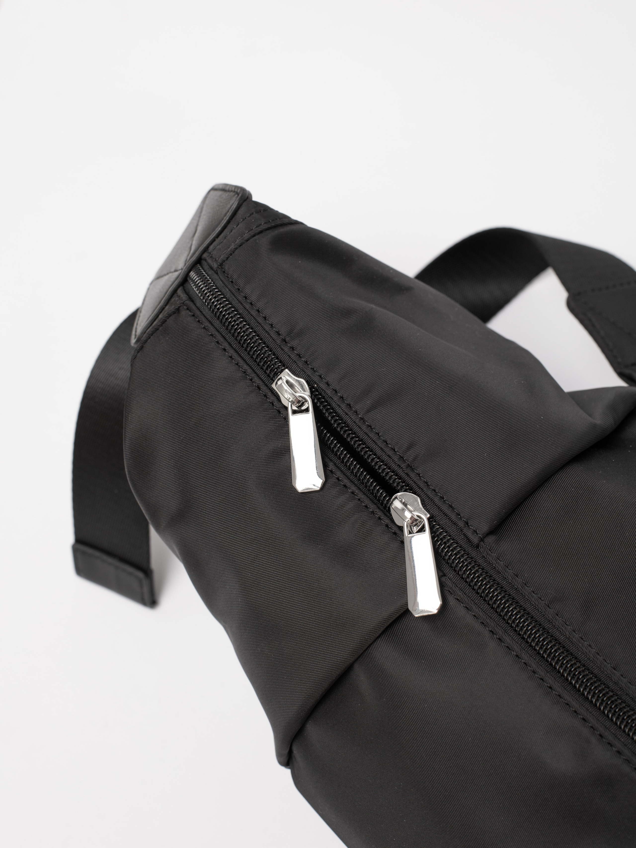 Женские сумки. Фотостудия предметной и модельной съёмки для маркетплейсов