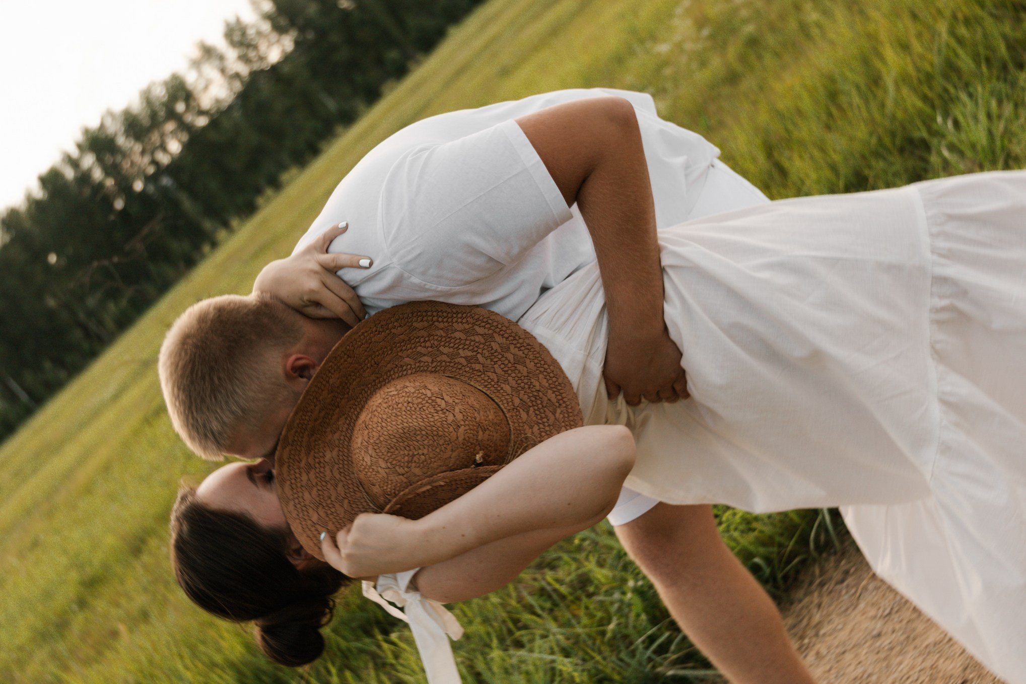 Обниматься на закате. Свадебный фотограф Марьям Сайфулина г. Красноярск