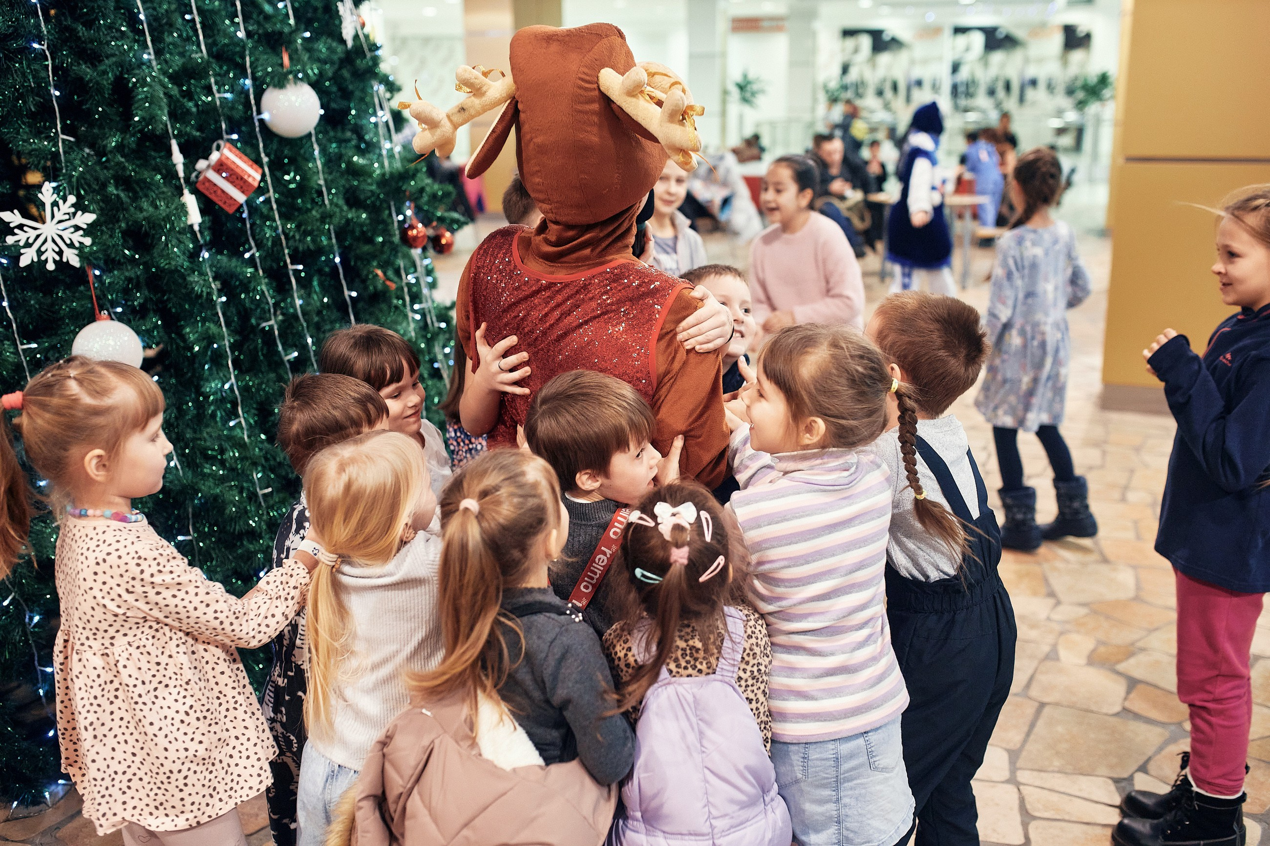 Детский новогодний праздник в ТЦ Июнь. Семейный и репортажной фотограф в Красноярске и Москве Виктор Бабинцев