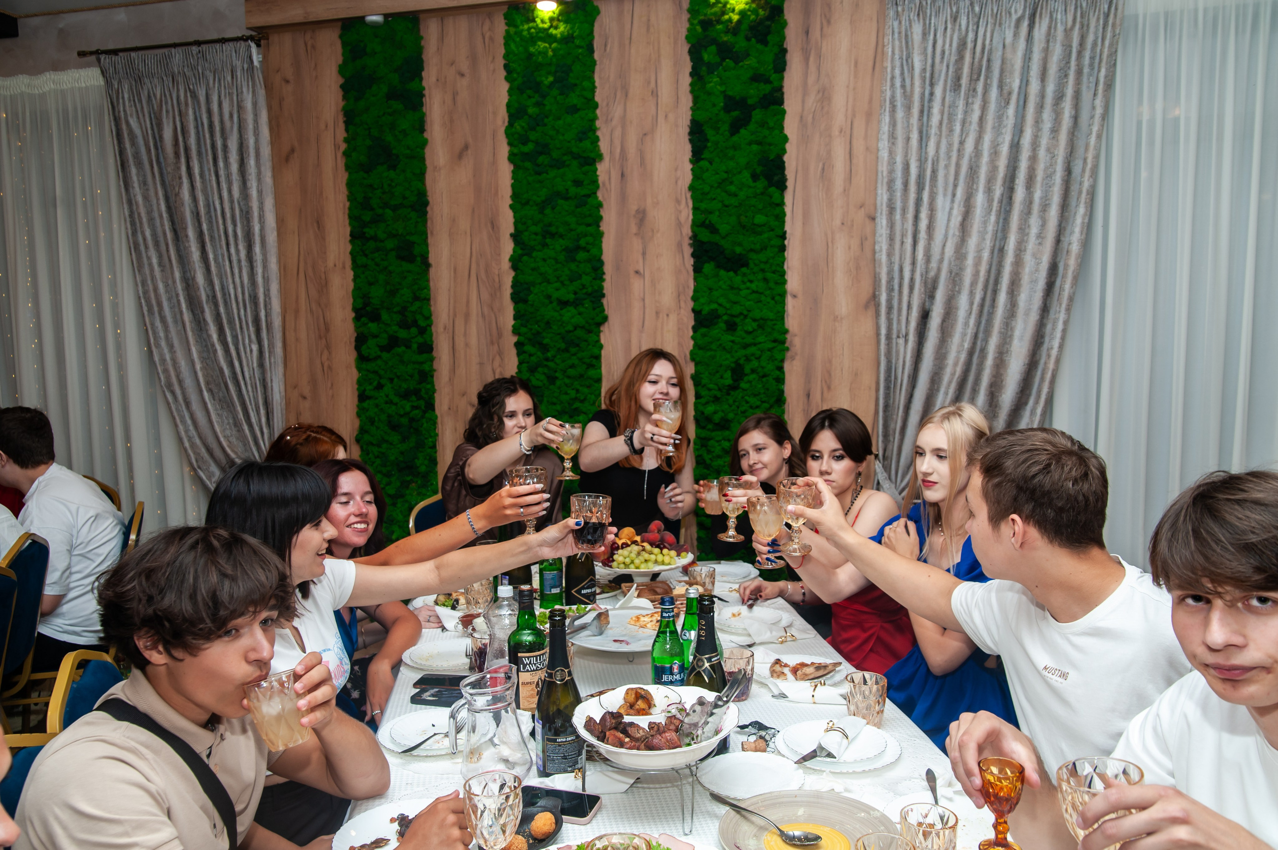 Выпускной МАОУ СОШ № 17 им. Эдуарда Есаяна. Свадебный и семейный фотограф Денис Лукьянов в Краснодаре, Краснодарском крае и Республике Крым