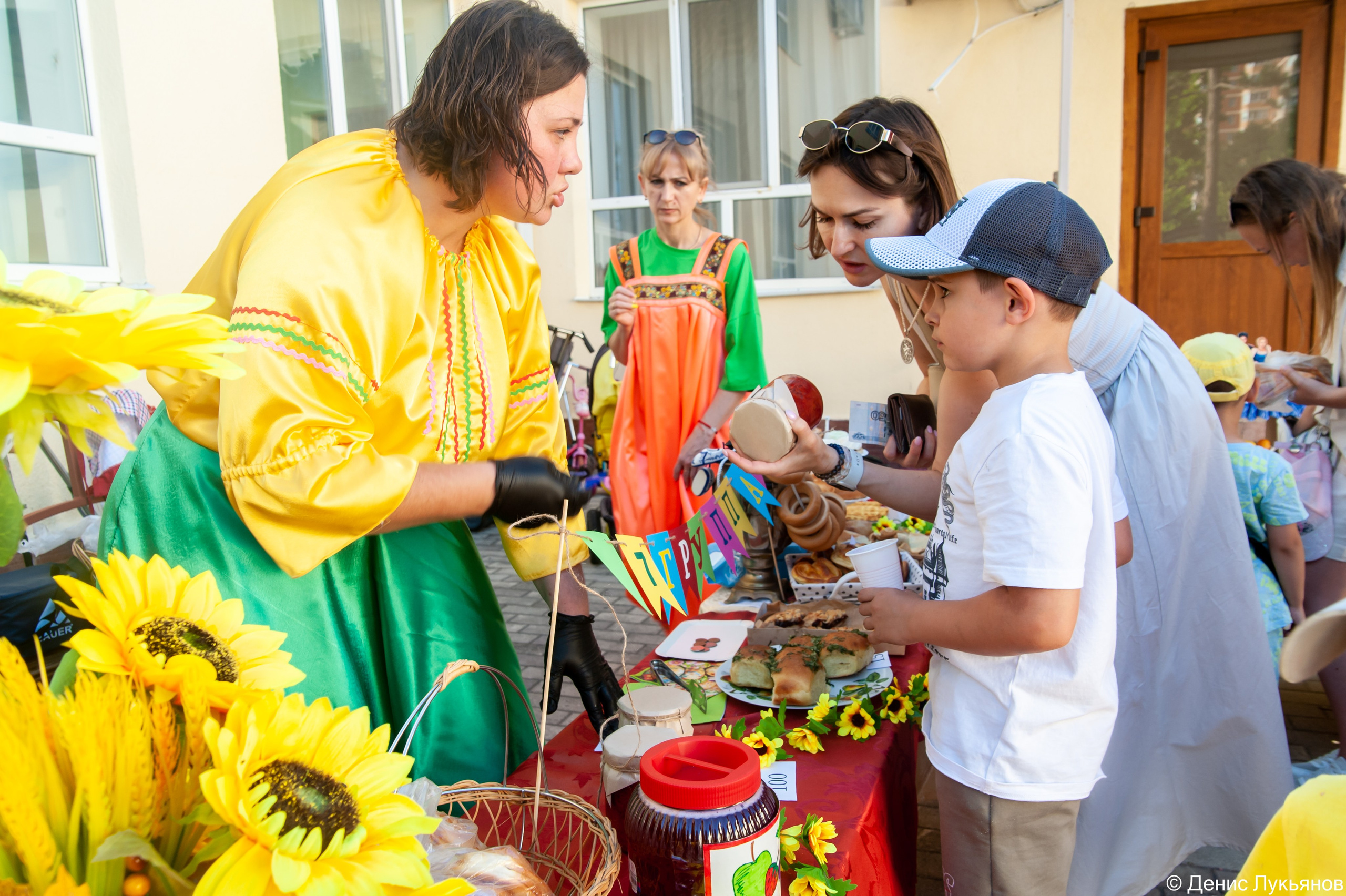 Ярмарка. Свадебный и семейный фотограф Денис Лукьянов в Краснодаре, Краснодарском крае и Республике Крым