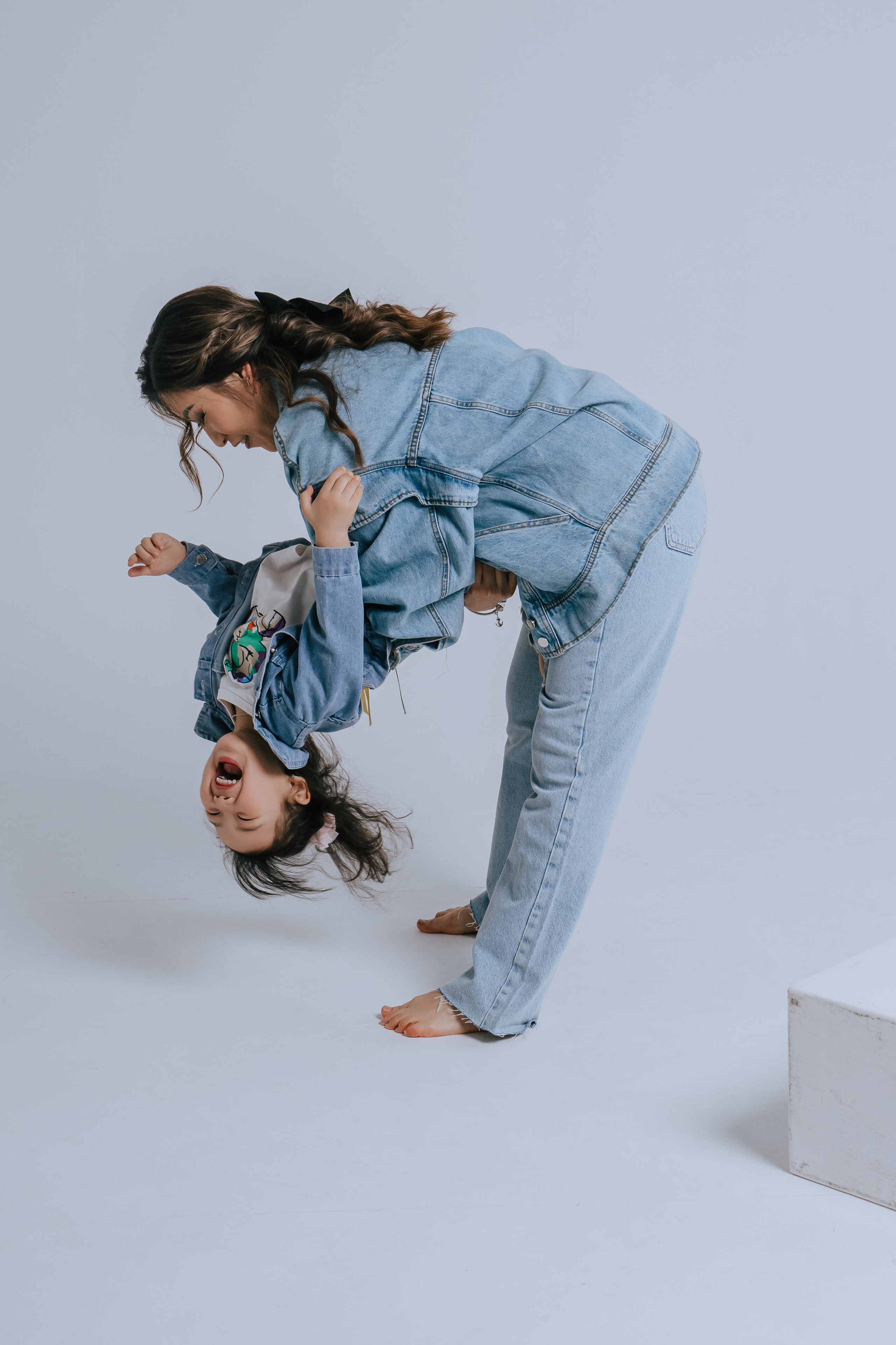 Ира и Аня. Фотограф Ярмишко Дарья. Выпускные фотокниги