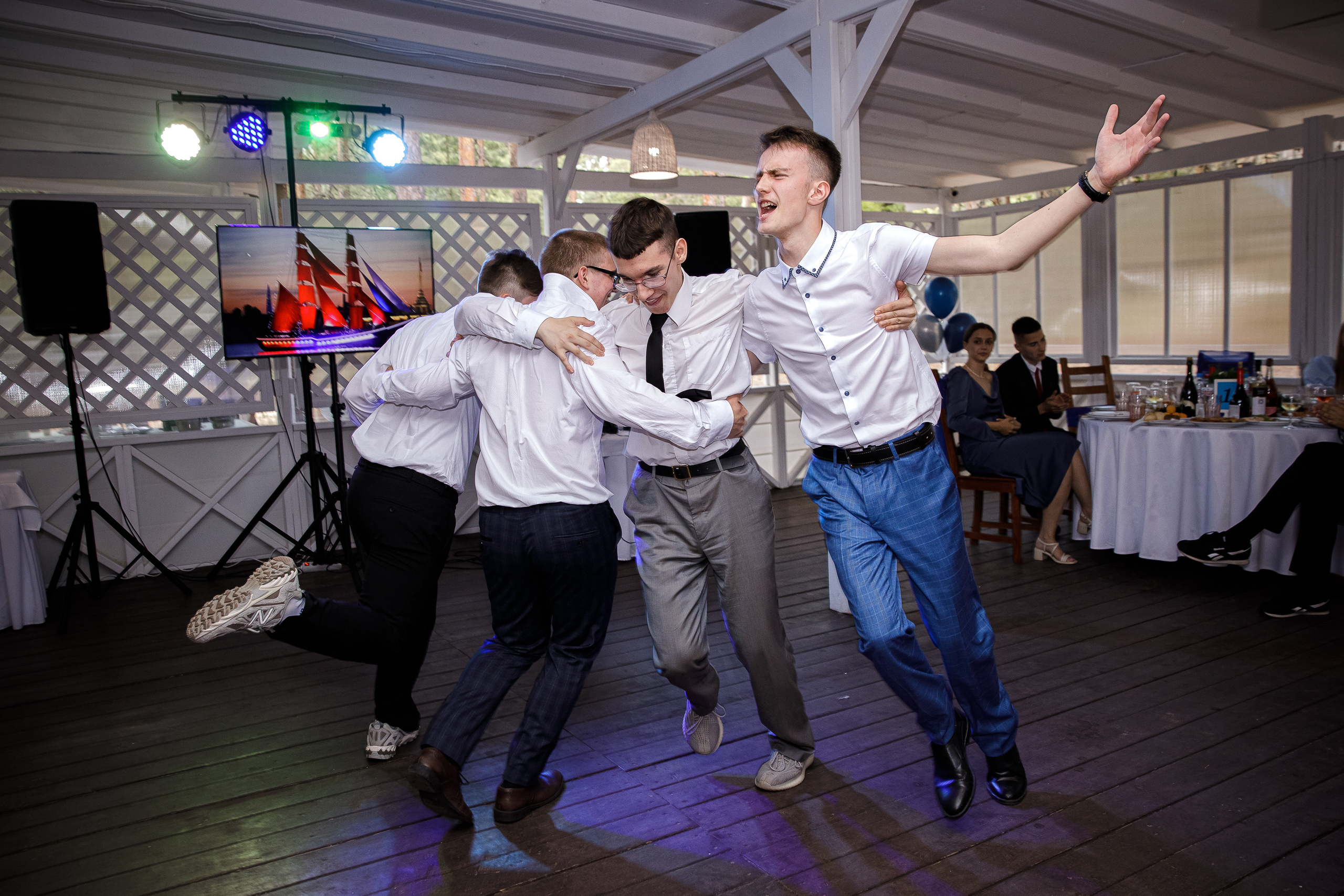 Огненный выпускной ресторан Залесье. Маша Гонтарь Семейный домашний репортажный фотограф в Санкт-Петербурге