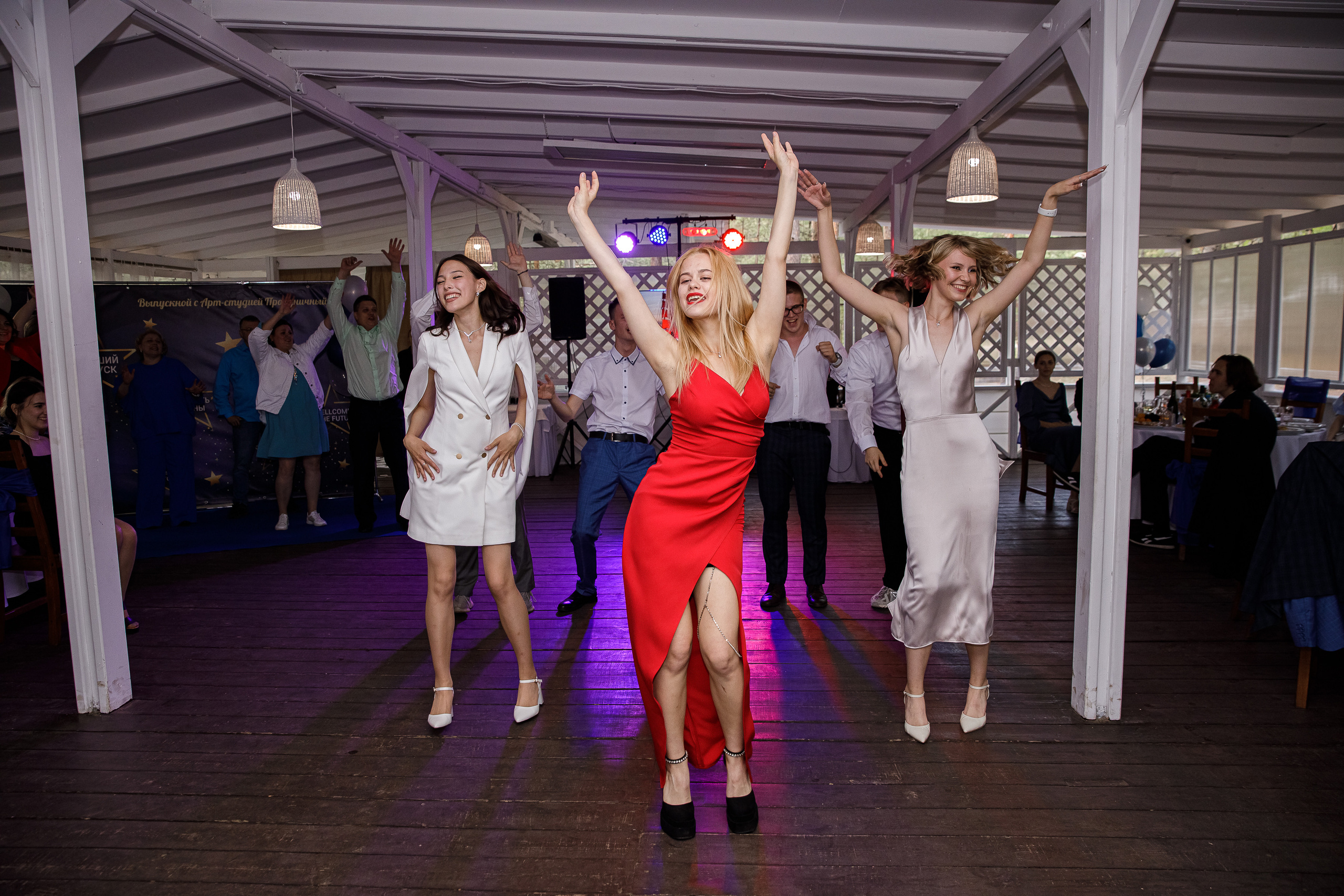 Огненный выпускной ресторан Залесье. Маша Гонтарь Семейный домашний репортажный фотограф в Санкт-Петербурге