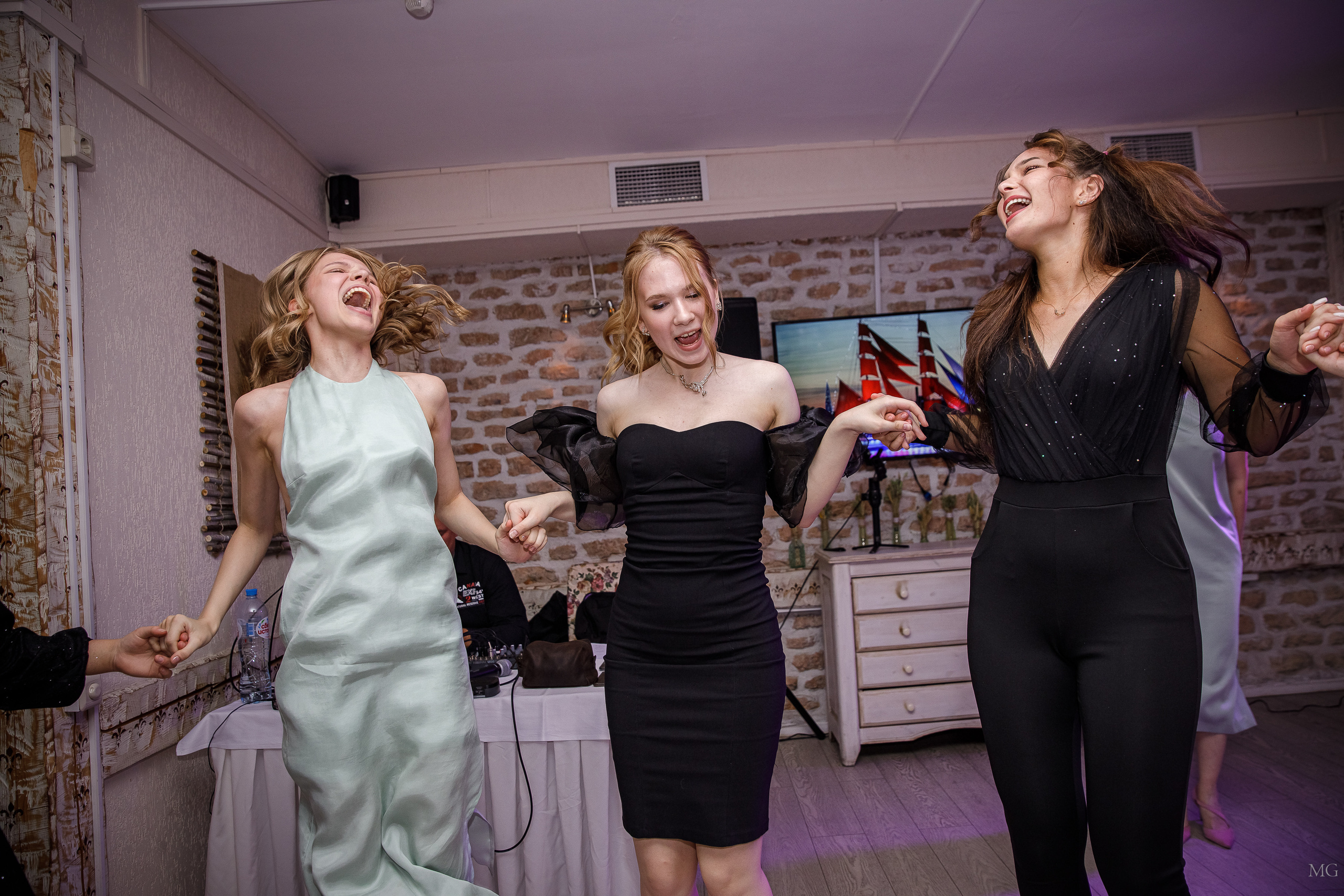 Выпускной 11Б ресторан Черемша. Маша Гонтарь Семейный домашний репортажный фотограф в Санкт-Петербурге