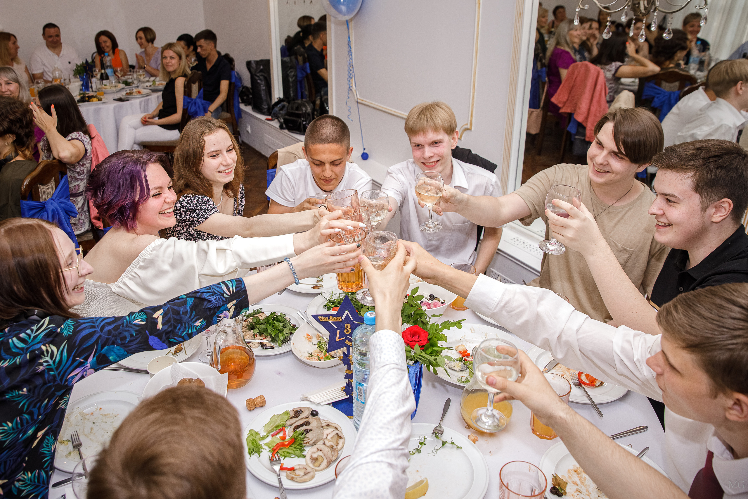 Выпускной Старая мельница 11А+Б. Маша Гонтарь Семейный домашний репортажный фотограф в Санкт-Петербурге