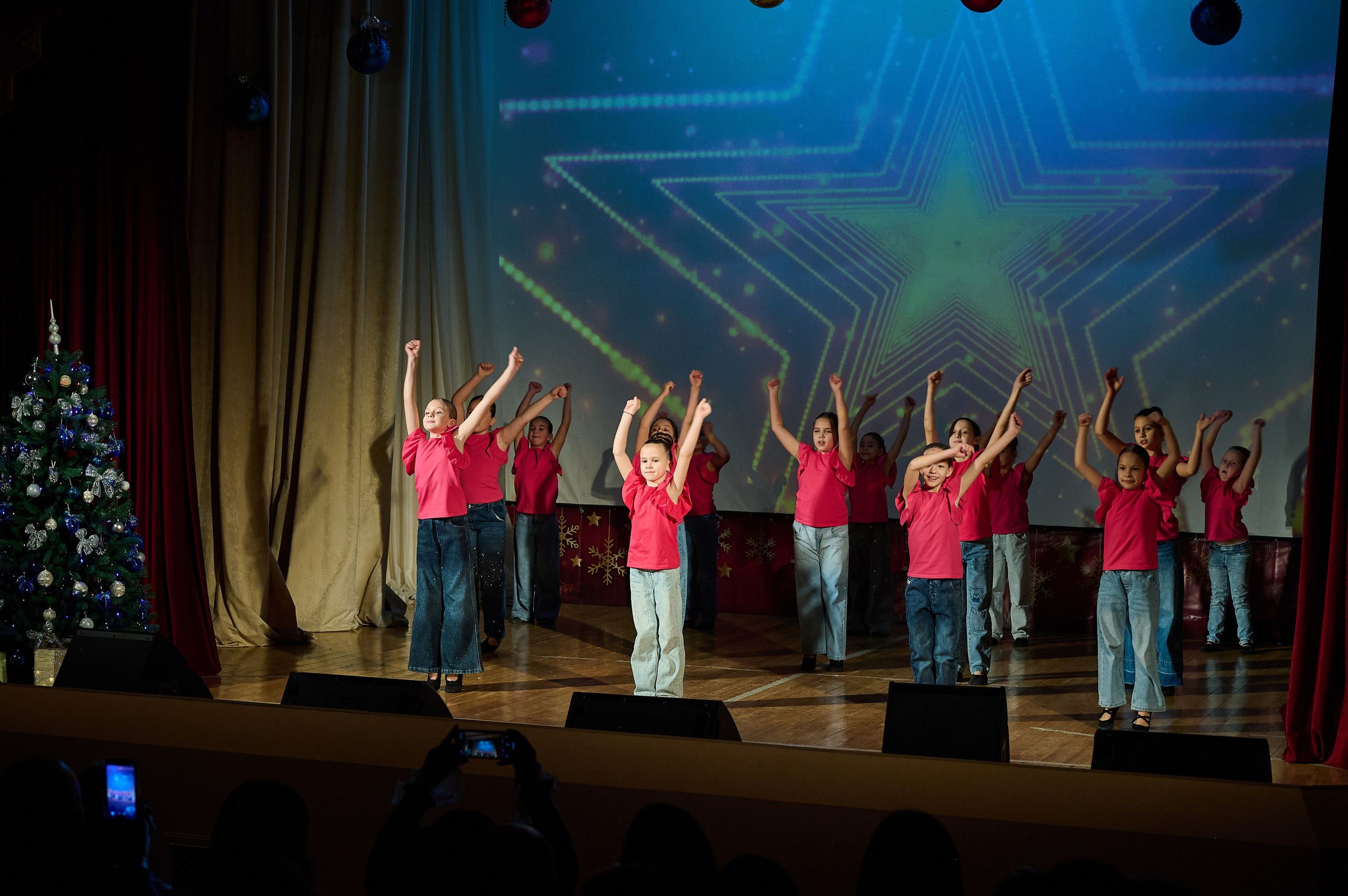 Концерт НГ В ДК. Жизнь курорта Кабардинка в фотографиях