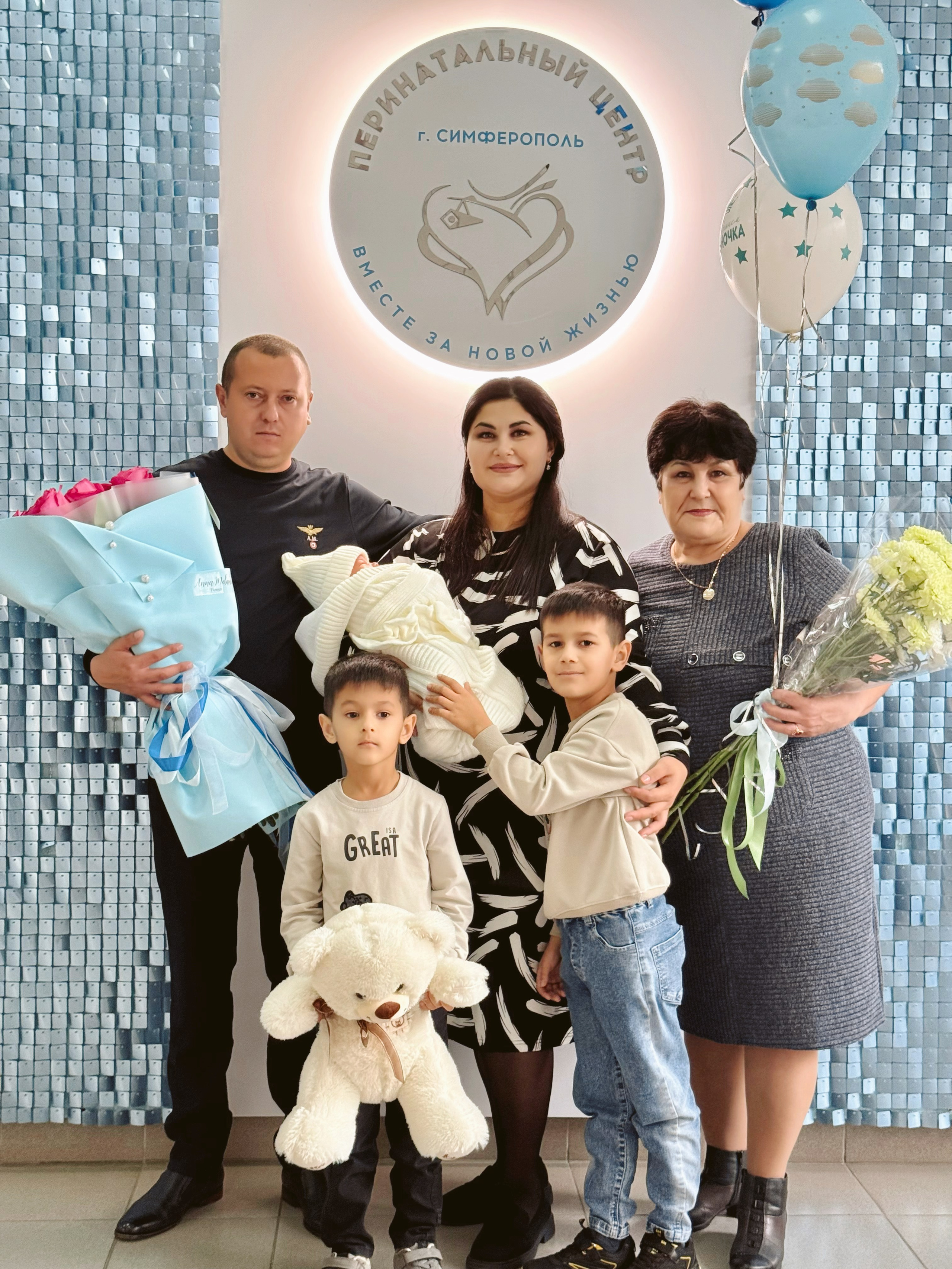 Беременность • гендер-пати • выписки с роддома. Семейный фотограф и рилсмейкер в Симферополе