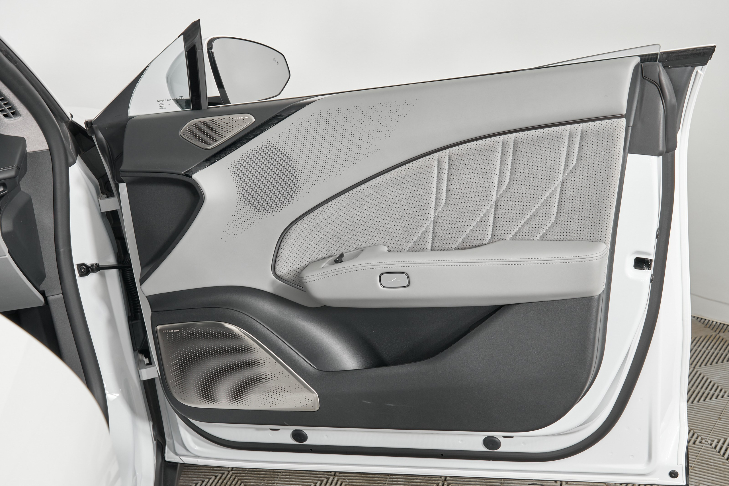 Zeekr 007_1. Фотограф Николай Прокофьев модельные тесты в Москве