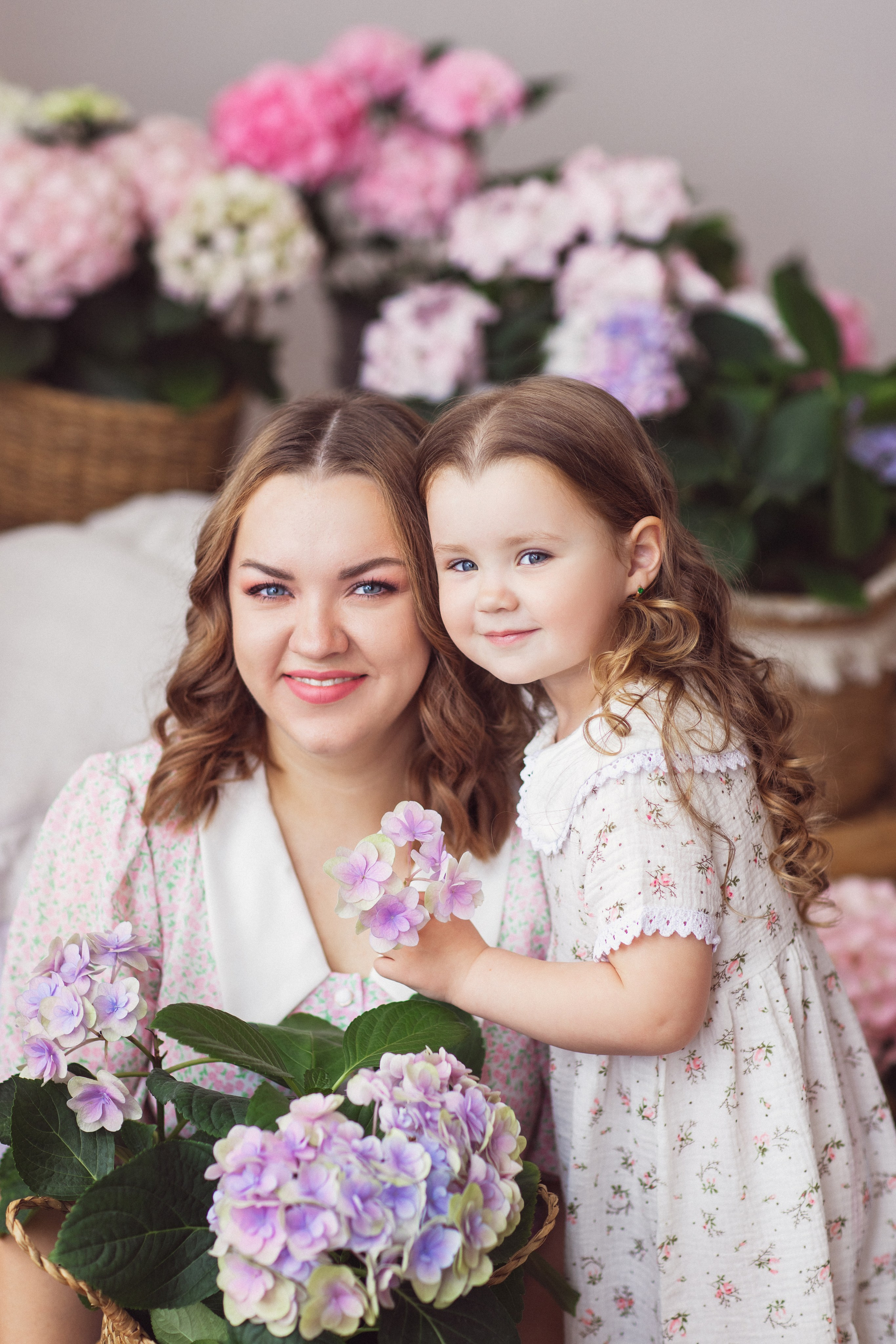 Фотосессия для мамы и дочки, фотостудия «Space JOBS» в г. Краснодаре. Семейный и детский фотограф в Краснодаре Анна Трашкова