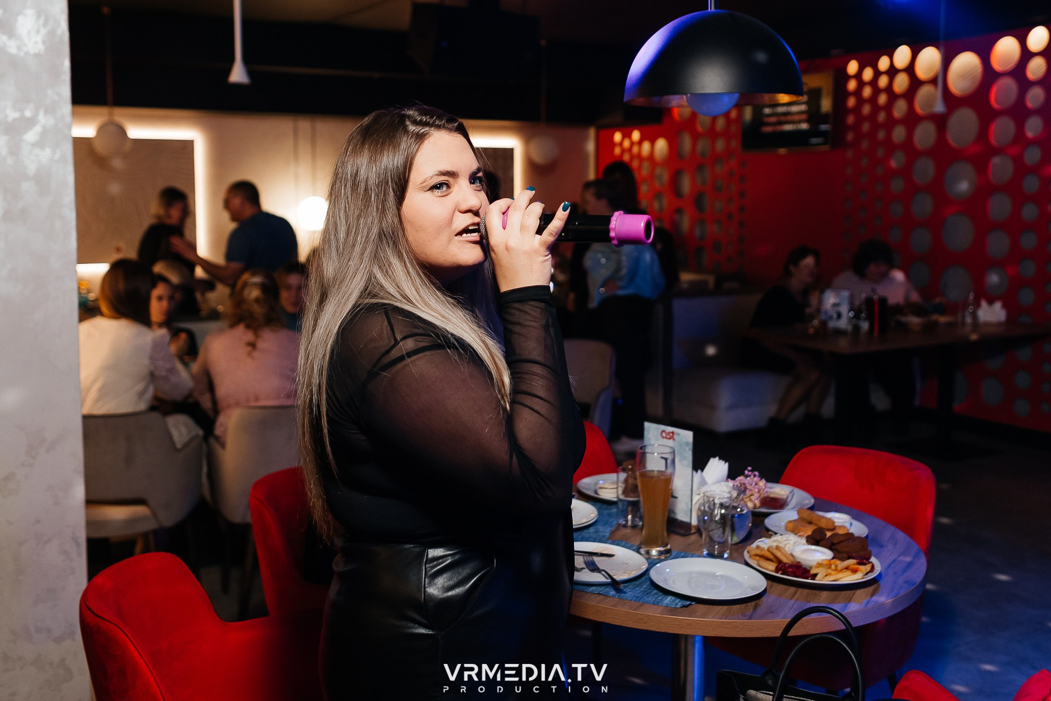 8 марта в караоке-ресторане «Голос»