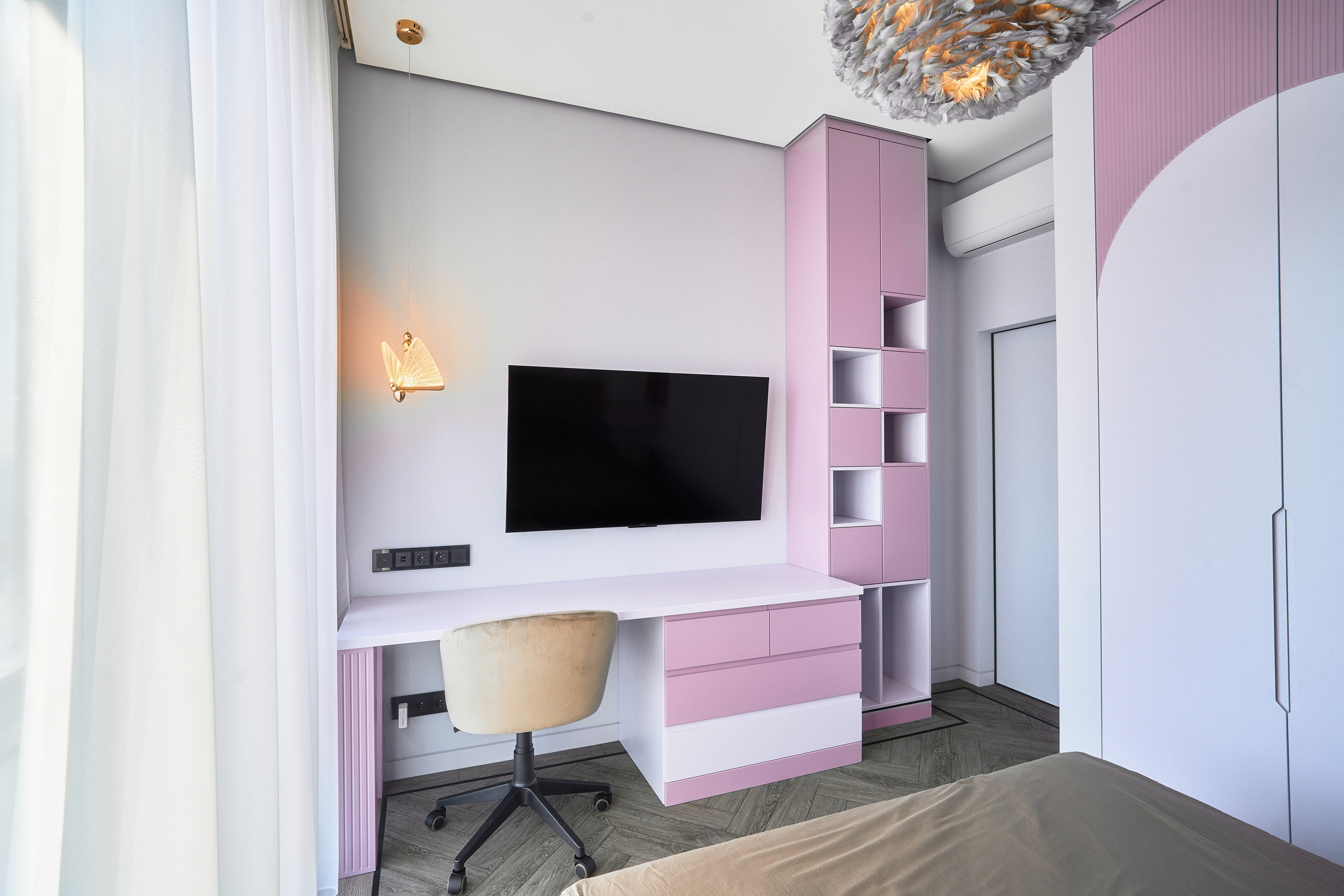 Фотосъёмка и видео тур квартиры с ярким дизайном и видом на Москва-Сити | vhaus. Видеопродакшн недвижимости и архитектуры | Студия VHAUS