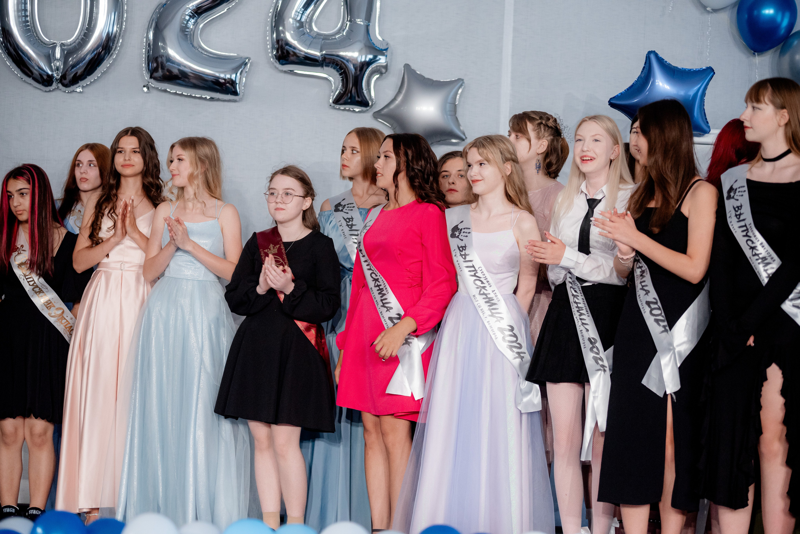 86 школа. Вручение. ДК Тракторозаводского района. Фотограф в Волгограде и Волжском Александр Горбань