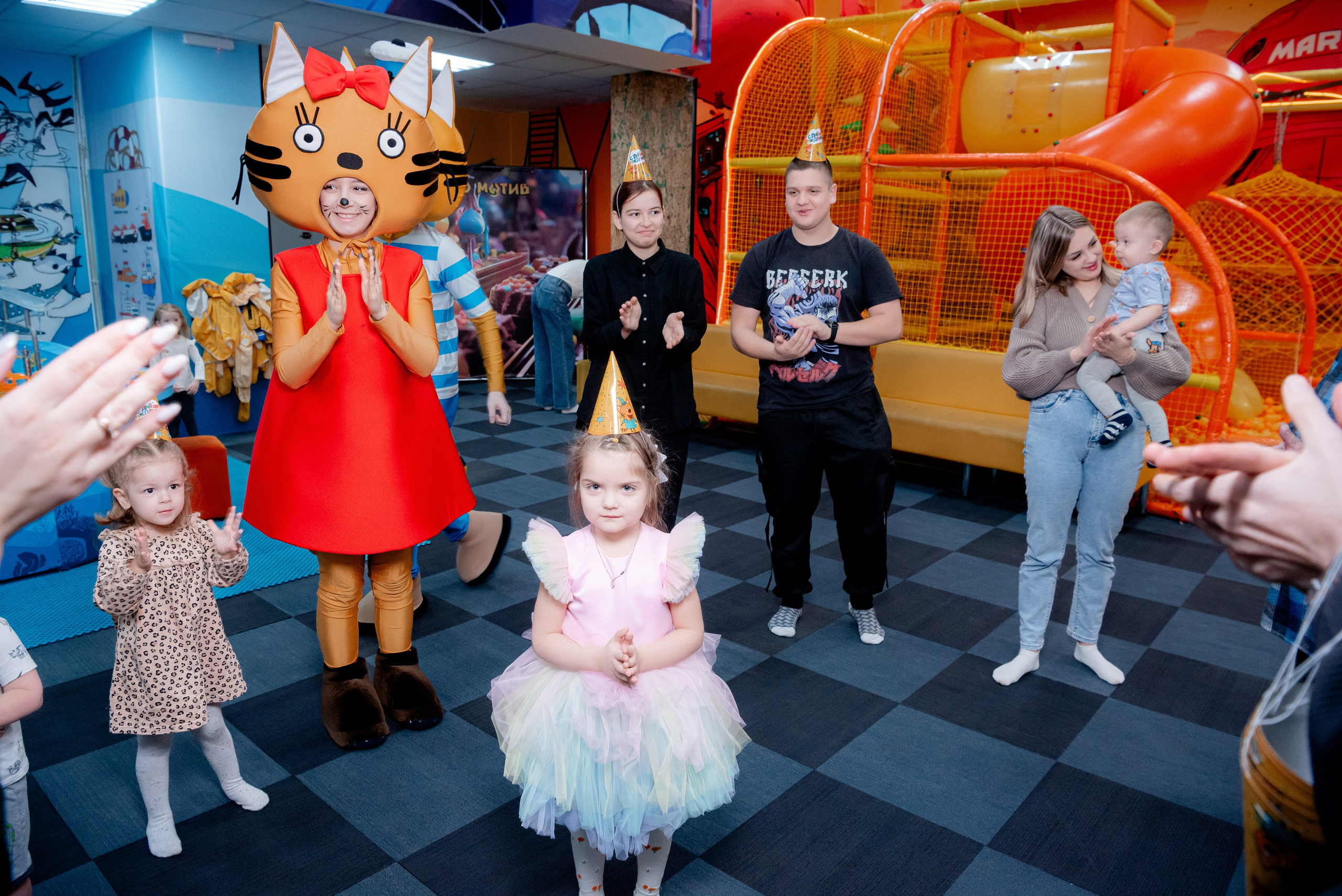 ДР В Локо Мотив Аниматоры Три кота. Фотограф в Волгограде и Волжском Александр Горбань