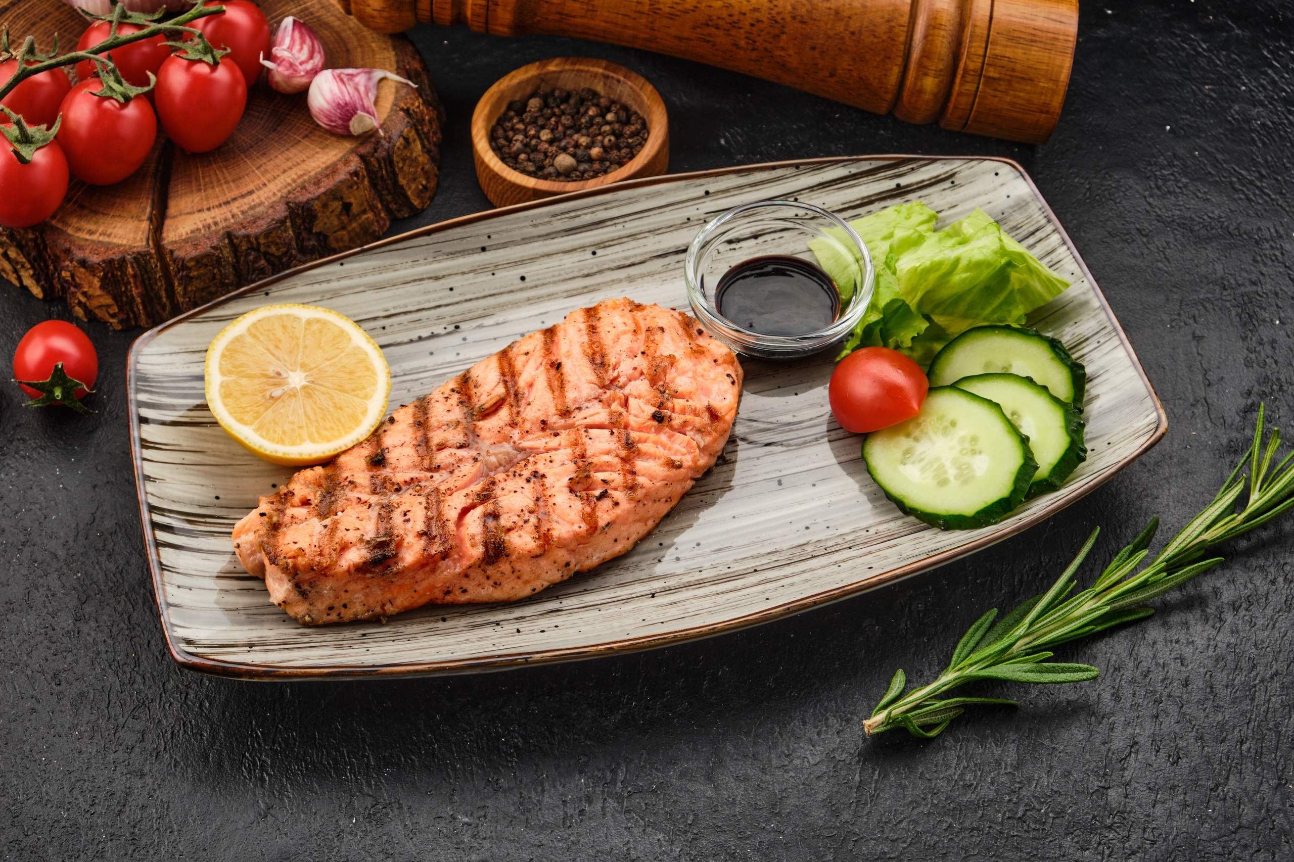 რესტორნის ფოტოგადაღება ბურგერებითა და გრილ მენიუთი | ფუდ ფოტოგრაფი და ინტერიერები თბილისი. კომერციული ფოტოგრაფი თბილისი | კერძებისა და პროდუქციის გადაღება | გორბაჩოვი ვიტალი