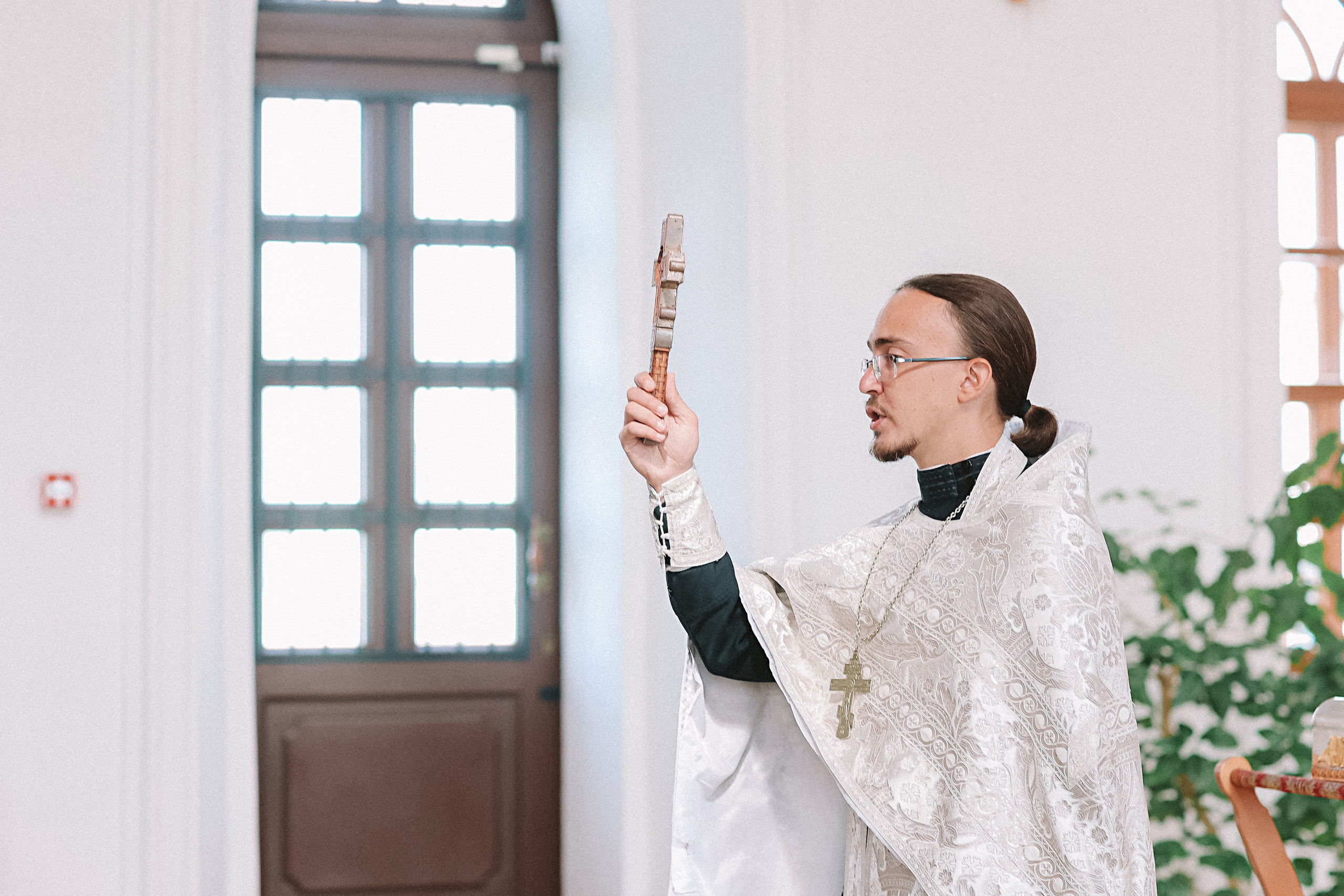 Крещение церковь около моста влюбленных. Семейный фотограф Тюмень, фотограф на роды Салмина Мария
