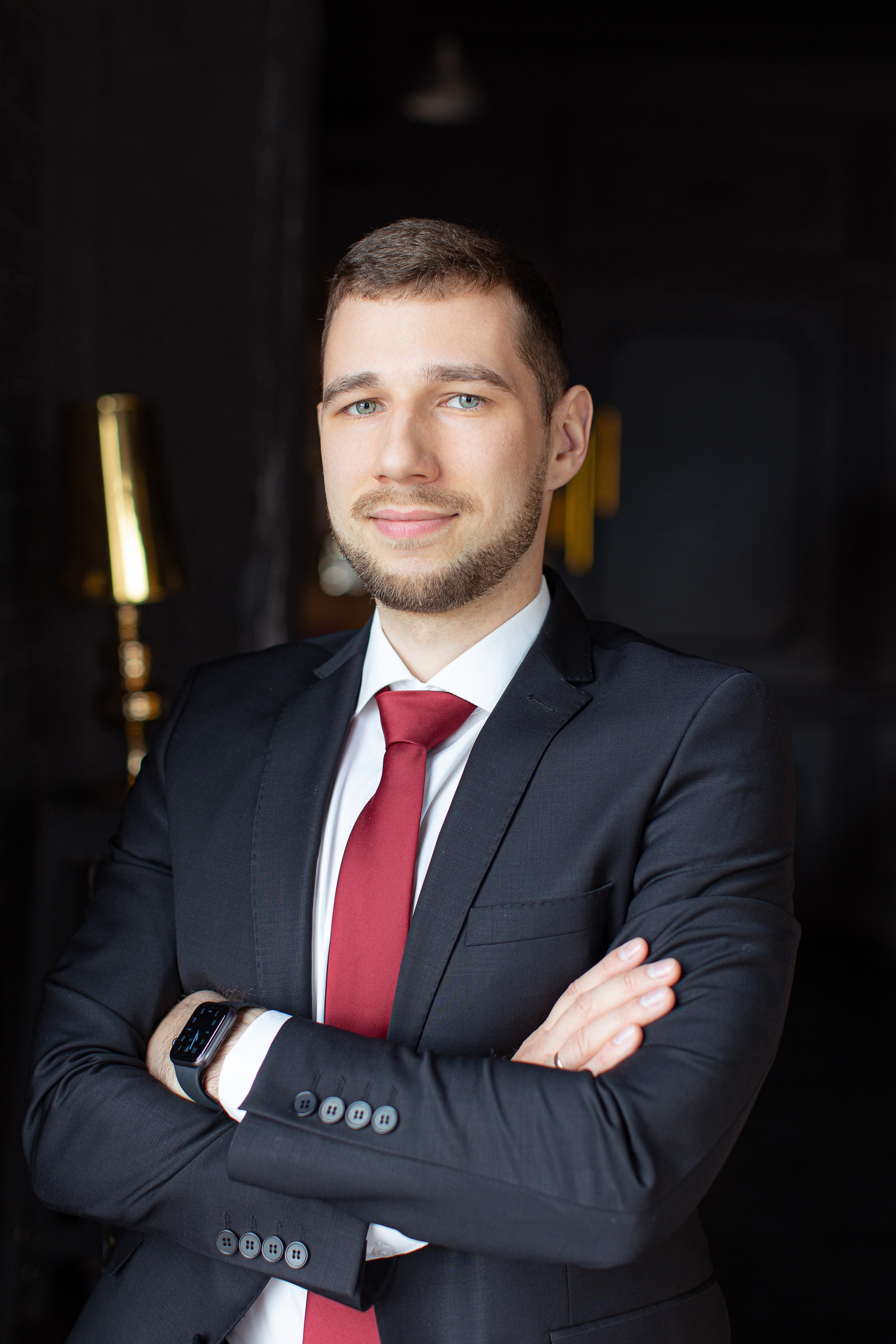 Деловой портрет юриста в пиджаке