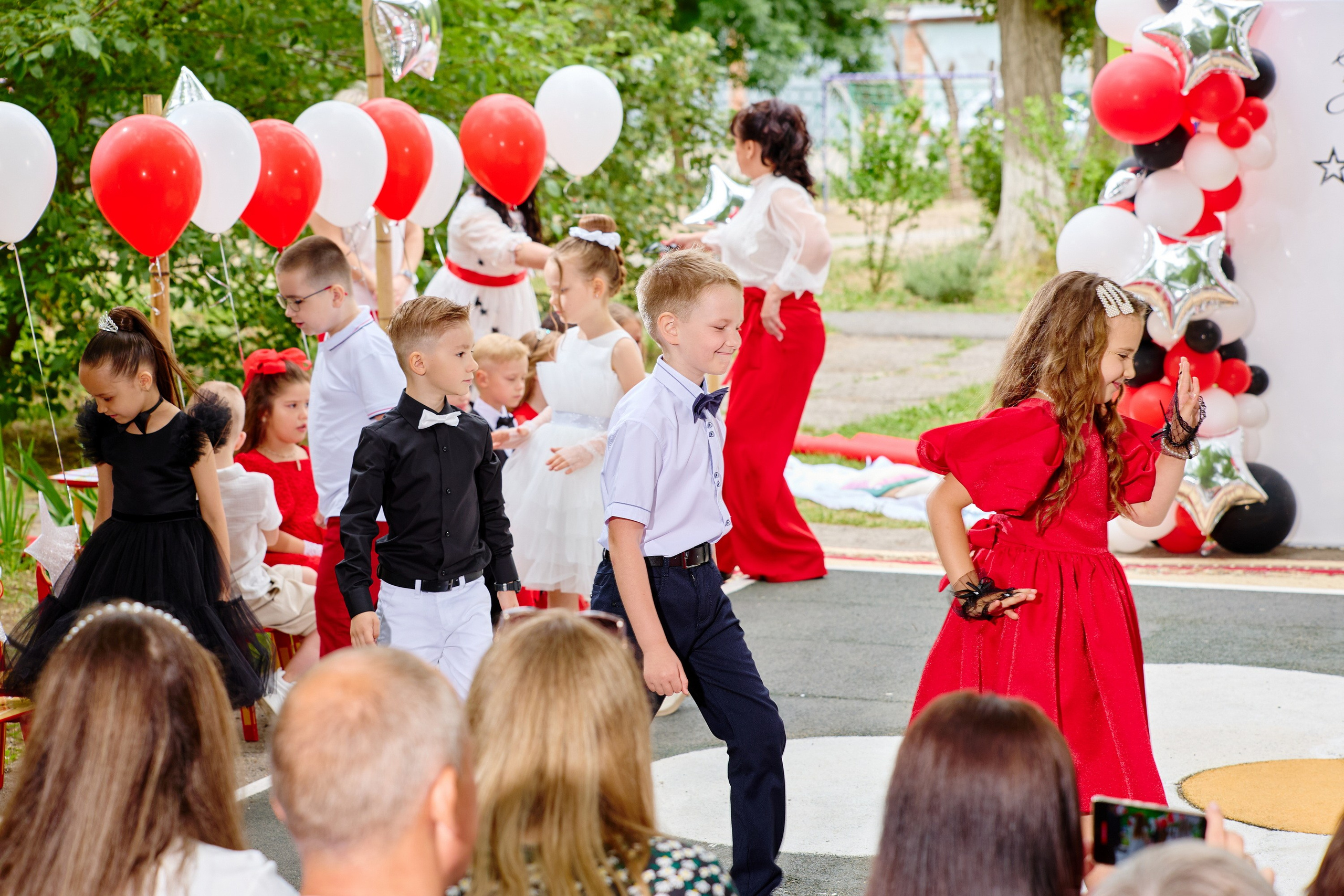 Выпускной 45 сад. Фотограф Выпускные альбомы Таганрог Сергей Коробченко