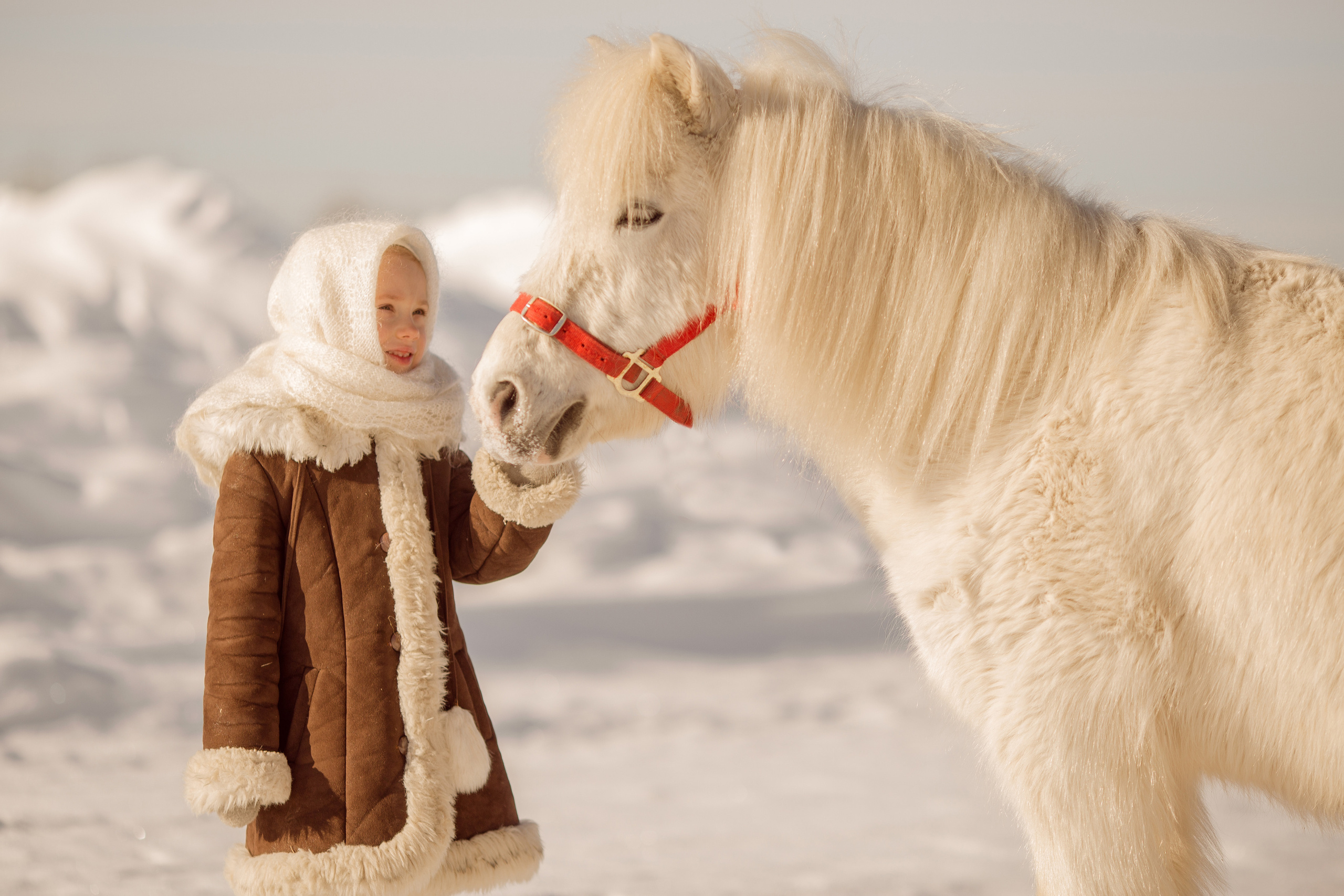 Деревенские фото ребенка с пони