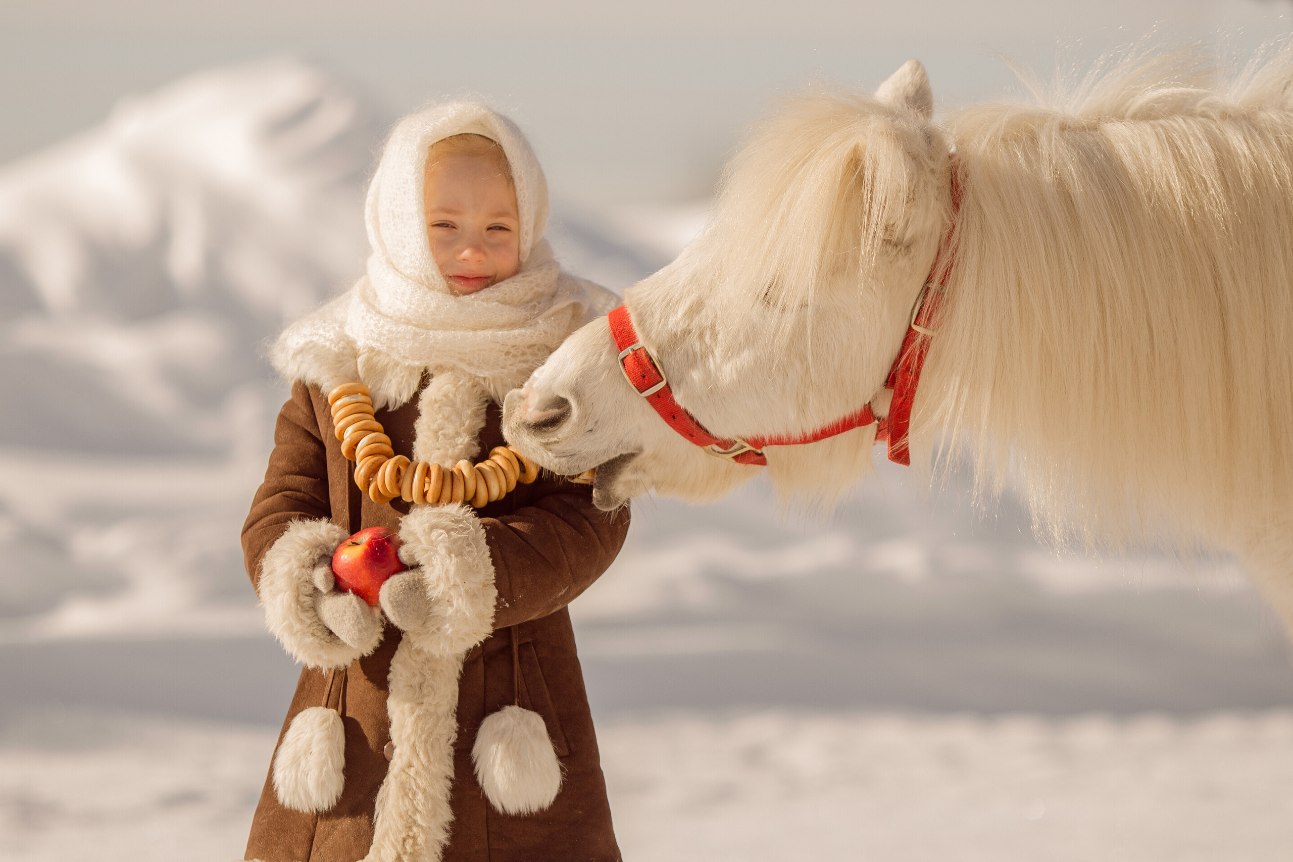 Деревенские фото ребенка с пони