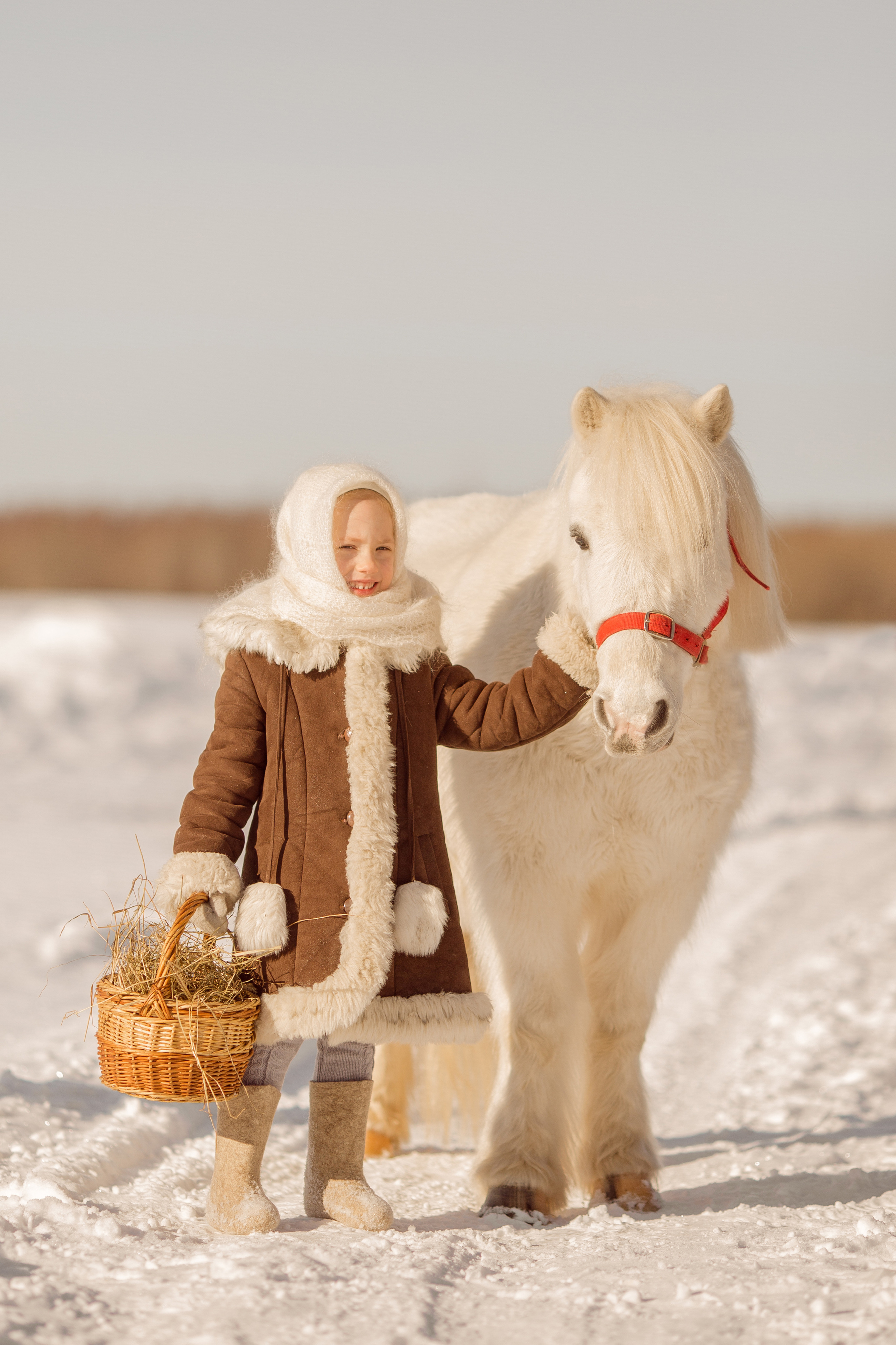 Деревенские фото ребенка с пони