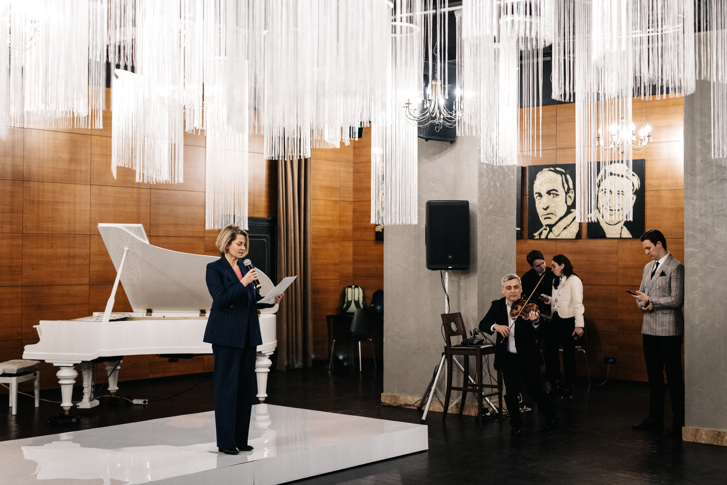 Поэтический вечер-посвящение Александру Пушкину в Арт-Лига. Бизнес фотограф в Новосибирске Александр Рощин