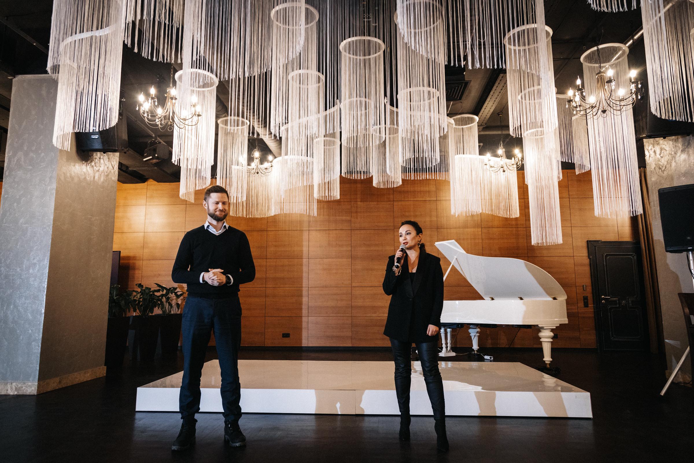 Поэтический вечер-посвящение Александру Пушкину в Арт-Лига. Бизнес фотограф в Новосибирске Александр Рощин