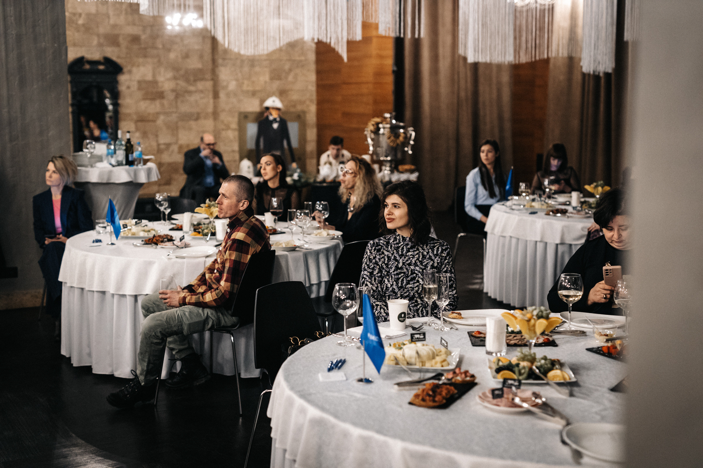 Поэтический вечер-посвящение Александру Пушкину в Арт-Лига. Бизнес фотограф в Новосибирске Александр Рощин