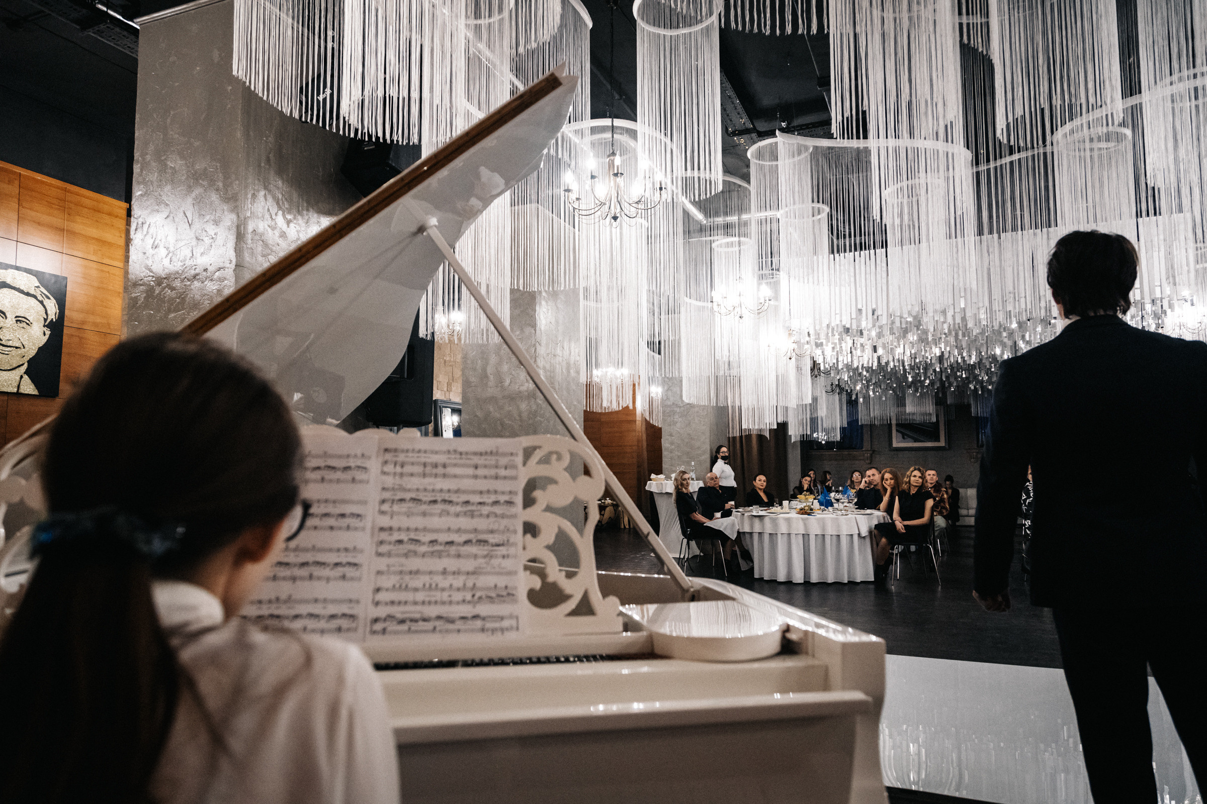 Поэтический вечер-посвящение Александру Пушкину в Арт-Лига. Бизнес фотограф в Новосибирске Александр Рощин