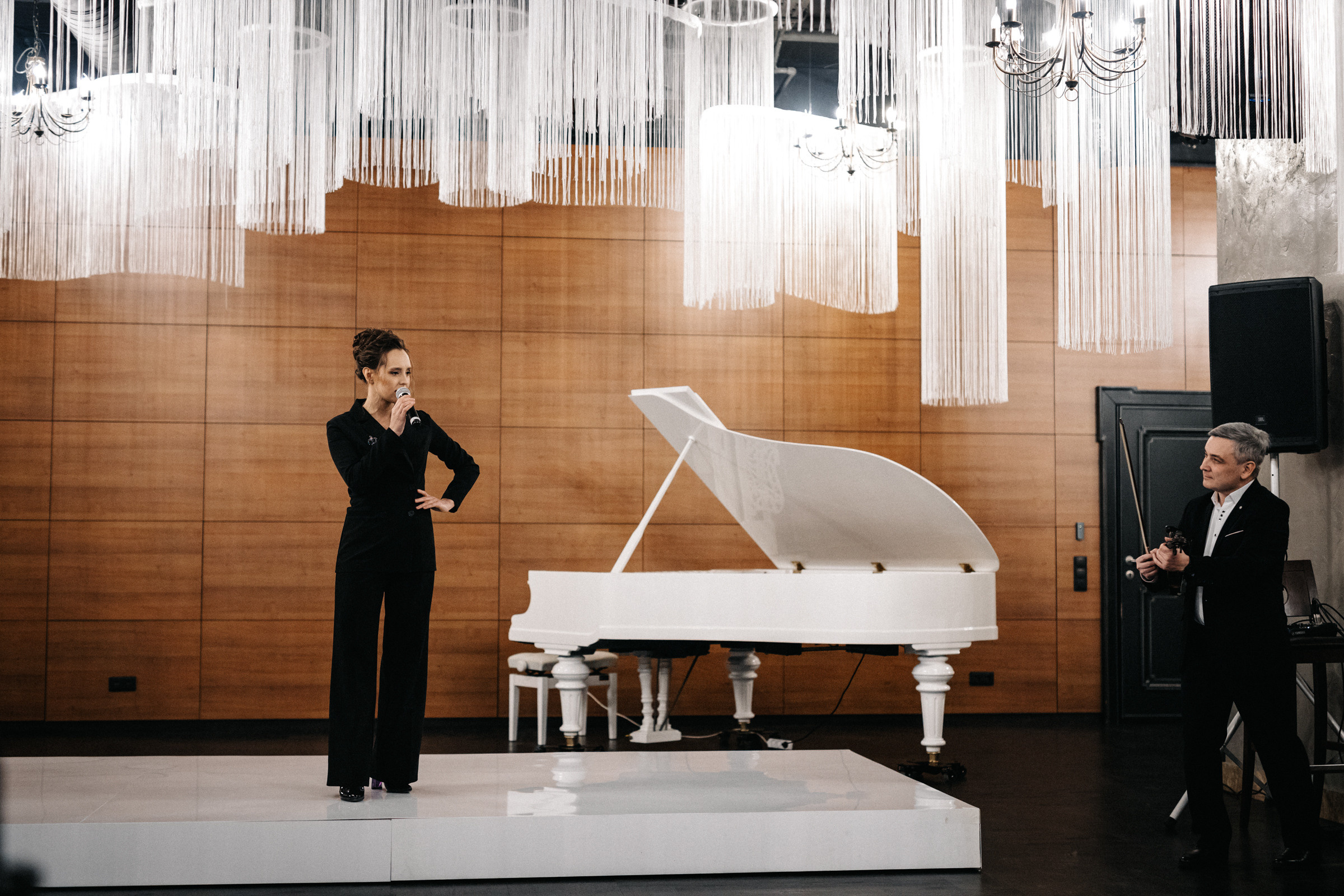 Поэтический вечер-посвящение Александру Пушкину в Арт-Лига. Бизнес фотограф в Новосибирске Александр Рощин