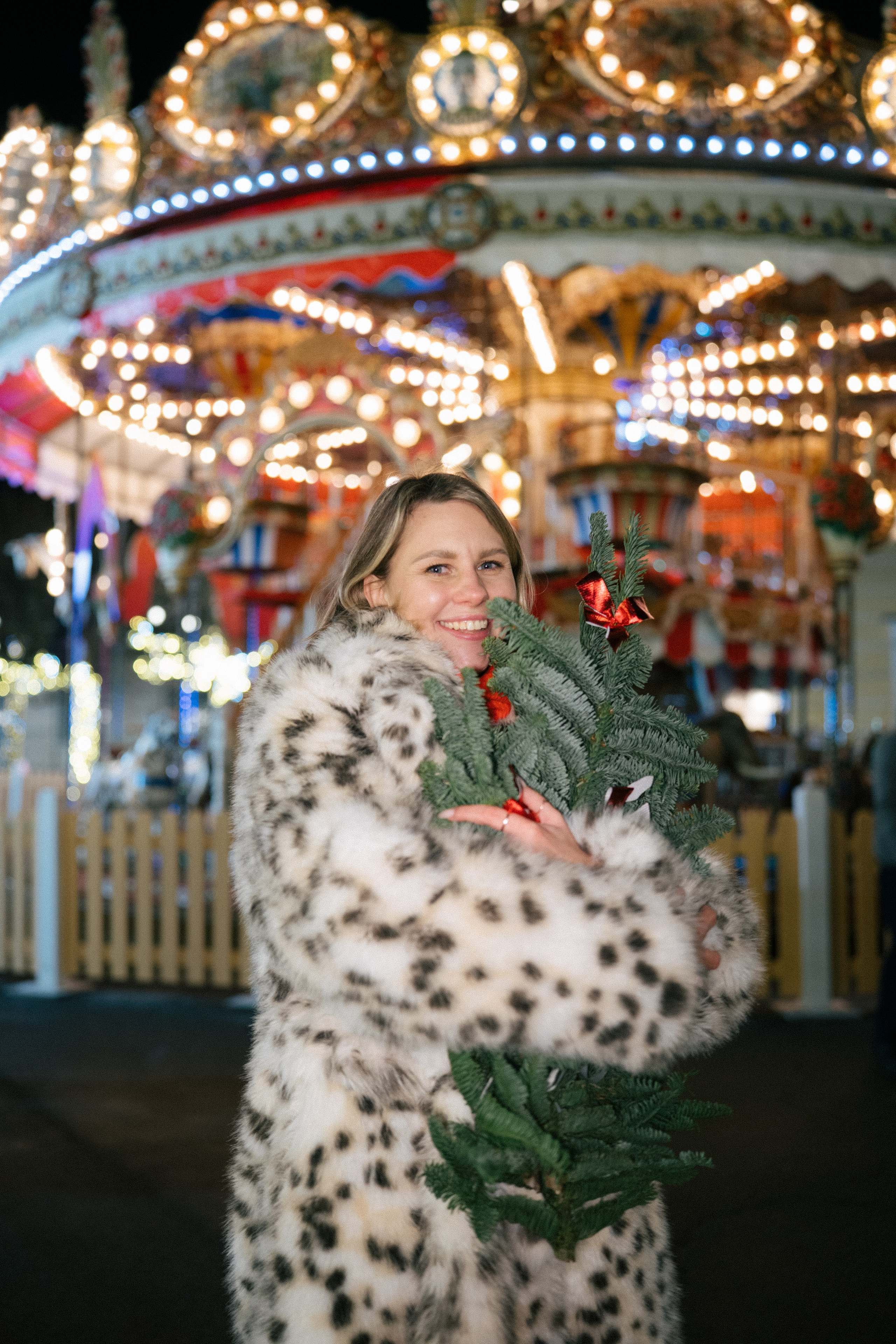 ПРОГУЛКА НА МАНЕЖНОЙ ПЛОЩАДИ ДЛЯ ДЕВУШКИ ПЕРЕД НОВЫМ ГОДОМ (НОВОГОДНЯЯ ФОТОСЕССИИЯ НА МАНЕЖНОЙ ПЛОЩАДИ). Профессиональный фотограф, Санкт-Петербург — Виктория Богомолова