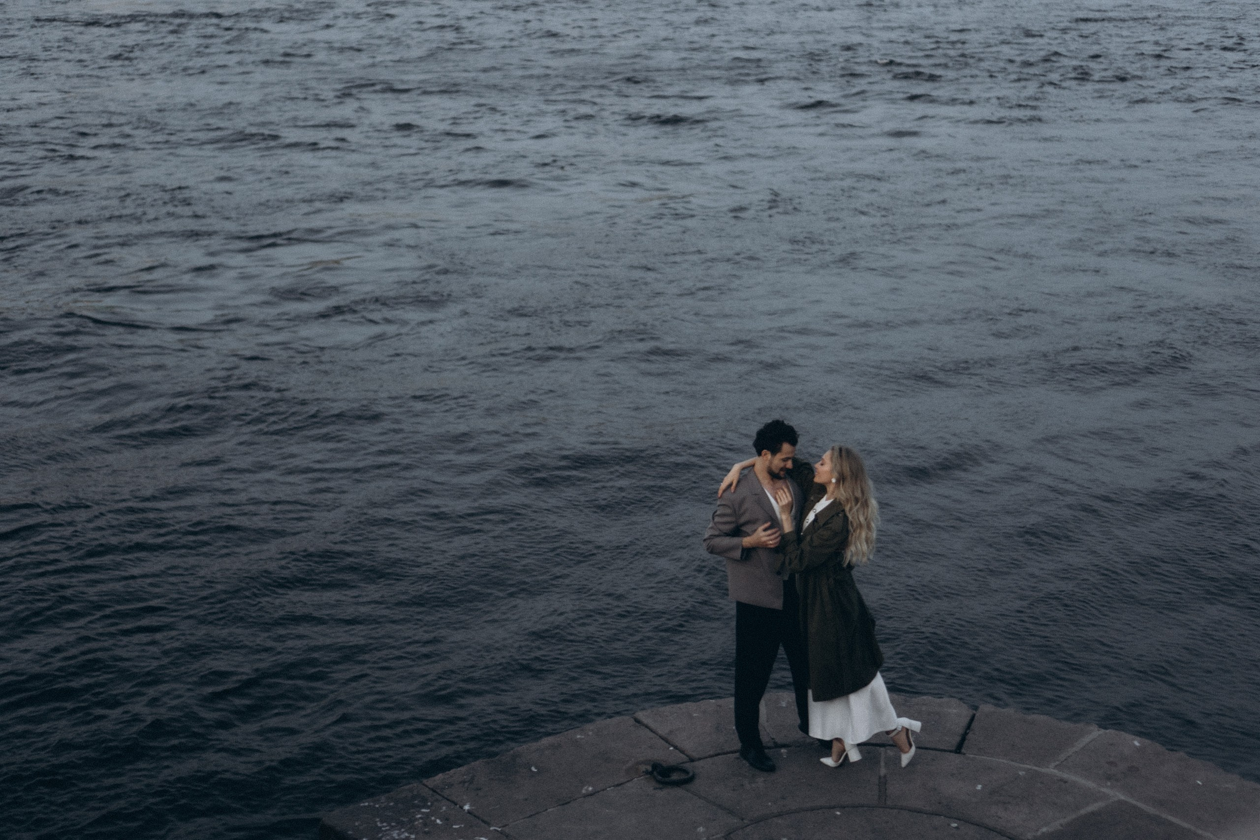 СВАДЕБНАЯ СЬЕМКА ПАРЫ НА РАССВЕТЕ В БЕЛЫЕ НОЧИ И ПРОГУЛКА С РАЗВОДНЫМИ МОСТАМИ И ПИКНИК ВОЗЛЕ ИСАКИЕВСКОГО СОБОРА. Профессиональный фотограф, Санкт-Петербург — Виктория Богомолова