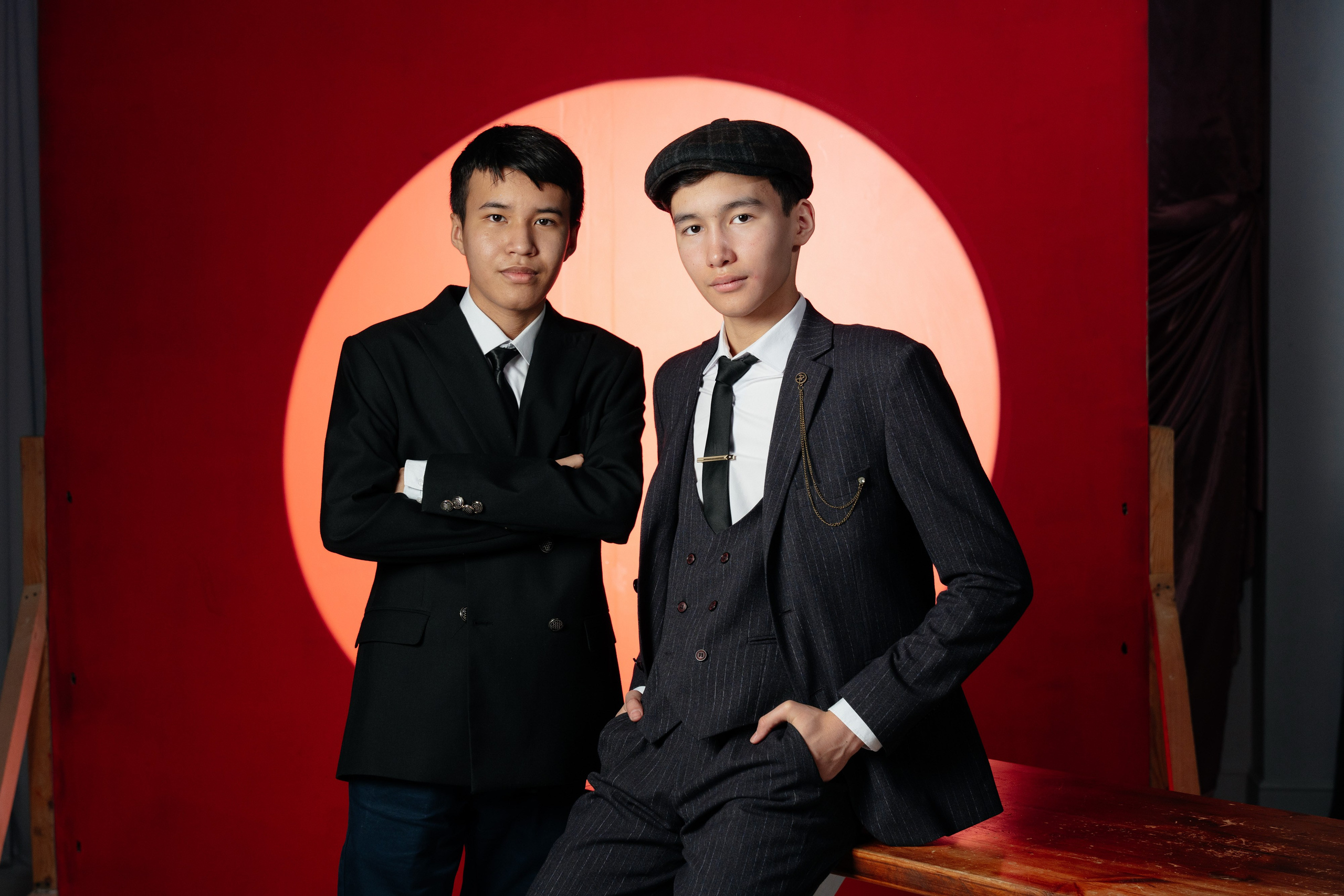 По двое. Выпускные альбомы в Нур-Султане (Астана) и по всему Казахстану