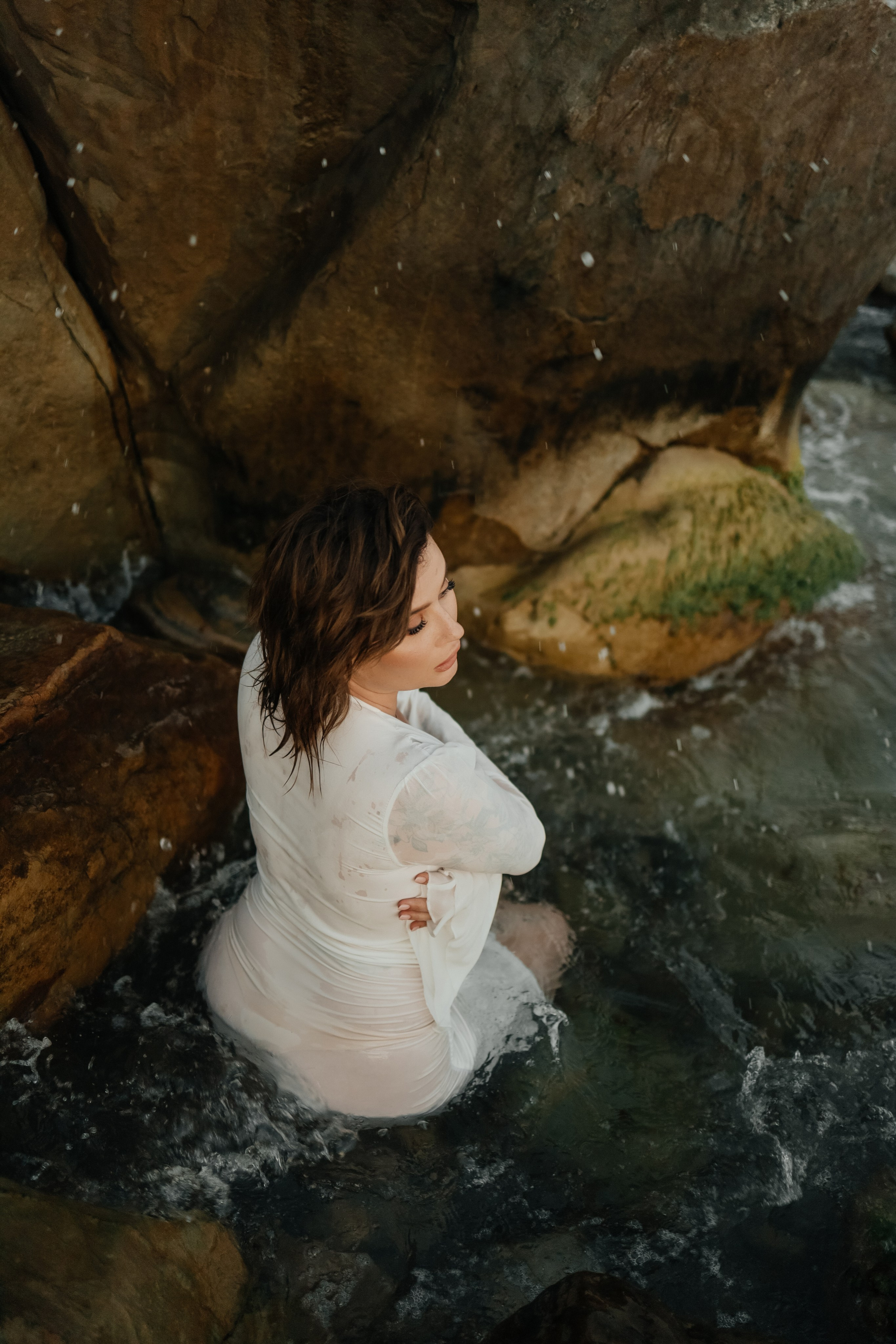 История любви на живописных скалах. Семейный и портретный фотограф в Геленджике Любовь Бодрова