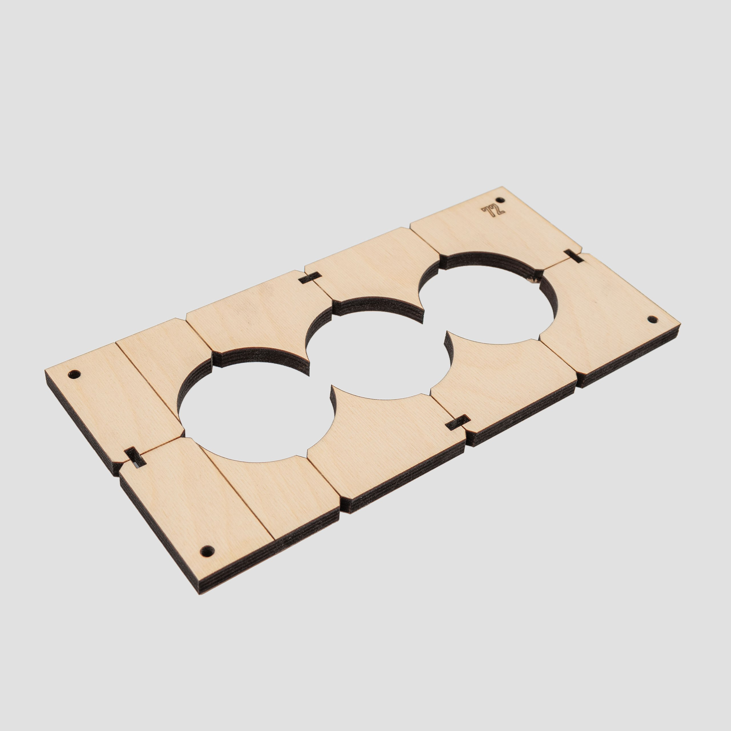 Предметные фотографии шаблонов и коронок для сверления стен