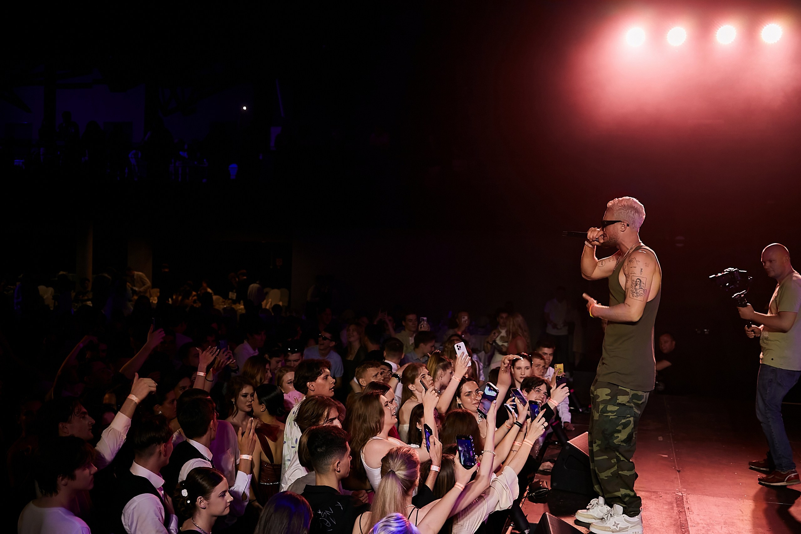 Выпускной 2024 концертный зал Академия ВТБ. Фотограф и Видеограф в Москве. Олег Корушев