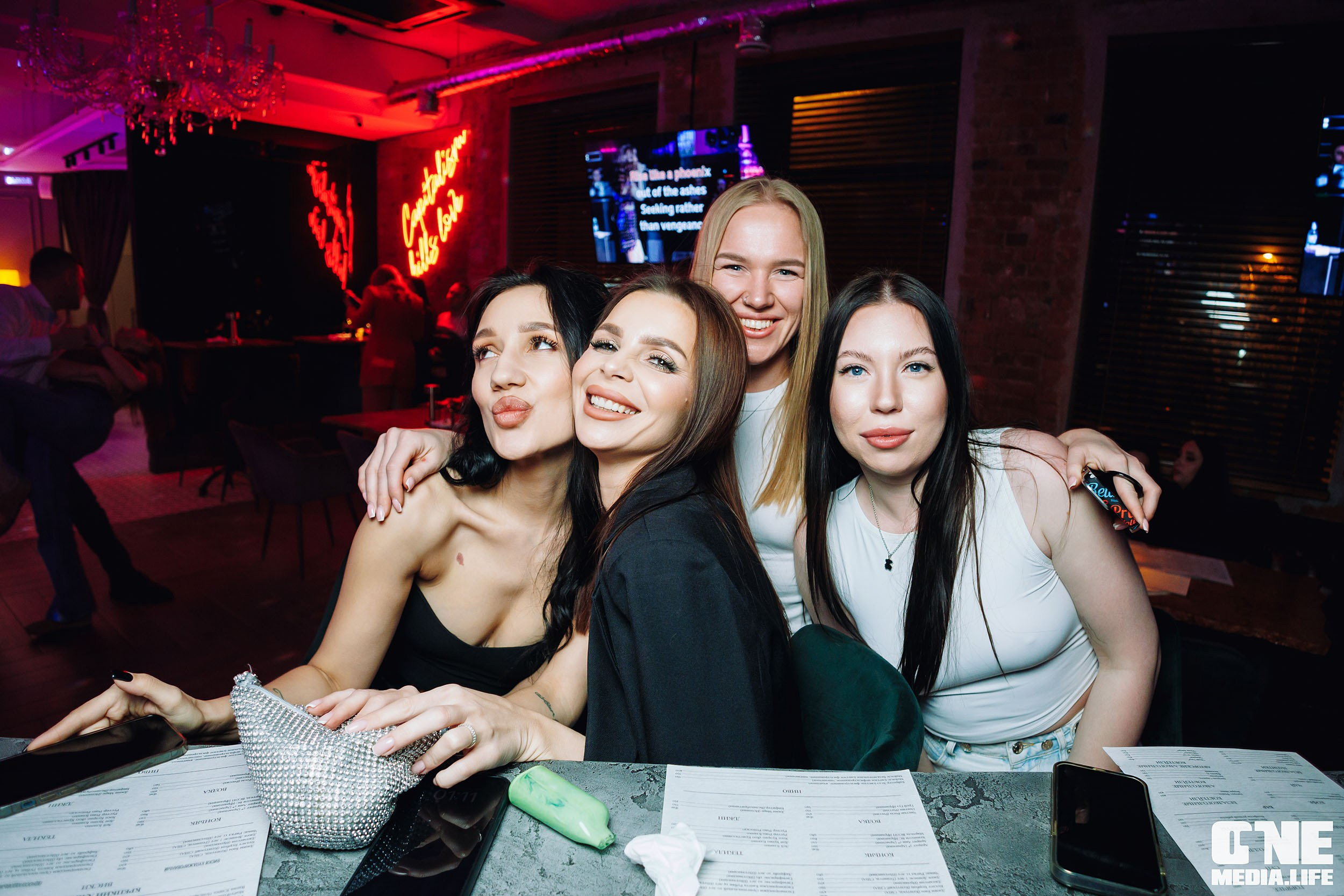 Пятница в Белгравии. One Media Life: фоторепортажи, фотоотчеты с мероприятий и заведений