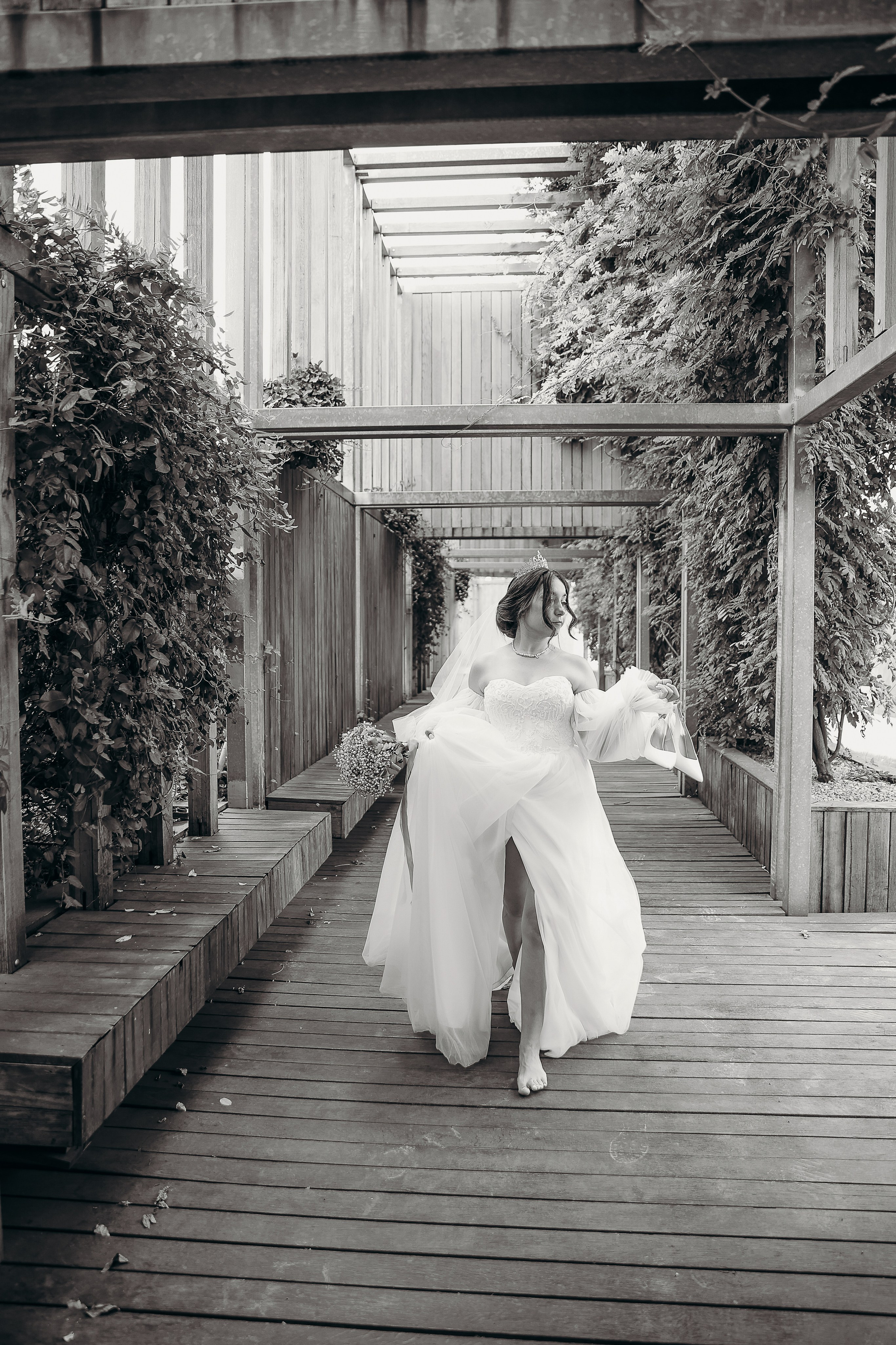 Свадебная прогулка в парке Галицкого 23.08.2024. Свадебный и семейный фотограф Виолетта Сидельникова. Краснодар, Россия, Беларусь, Европа